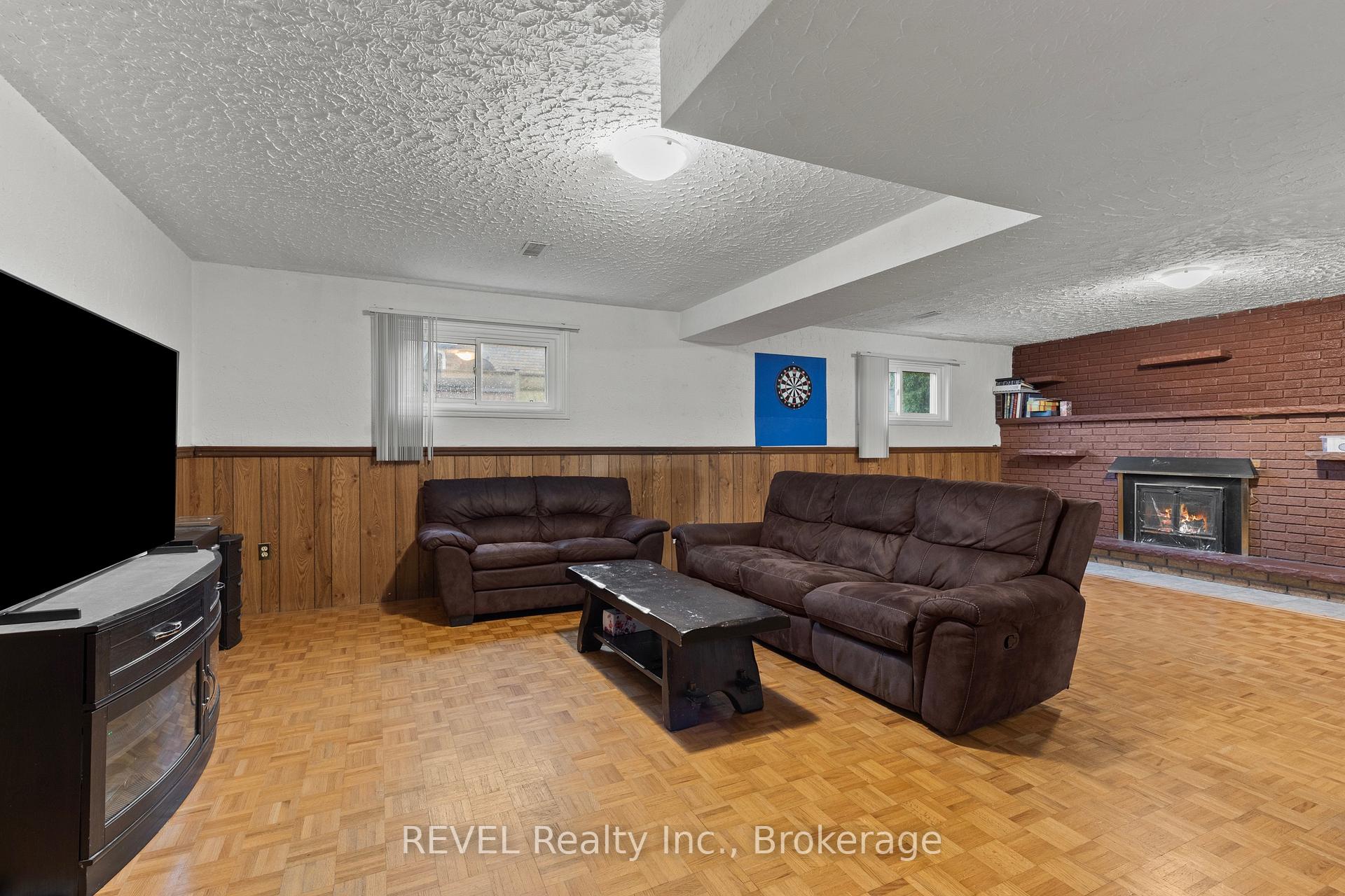 Photo 18 of 7782 Badger Road, Niagara Falls, West Wood — HOMEH