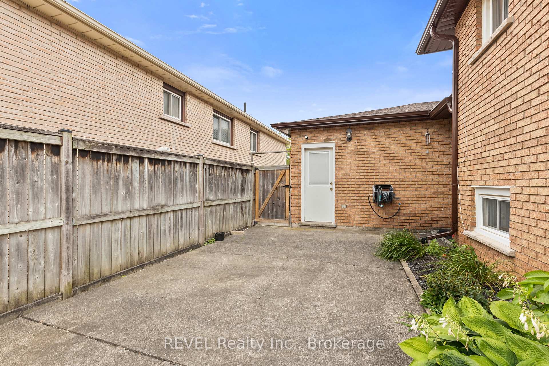 Photo 23 of 7782 Badger Road, Niagara Falls, West Wood — HOMEH