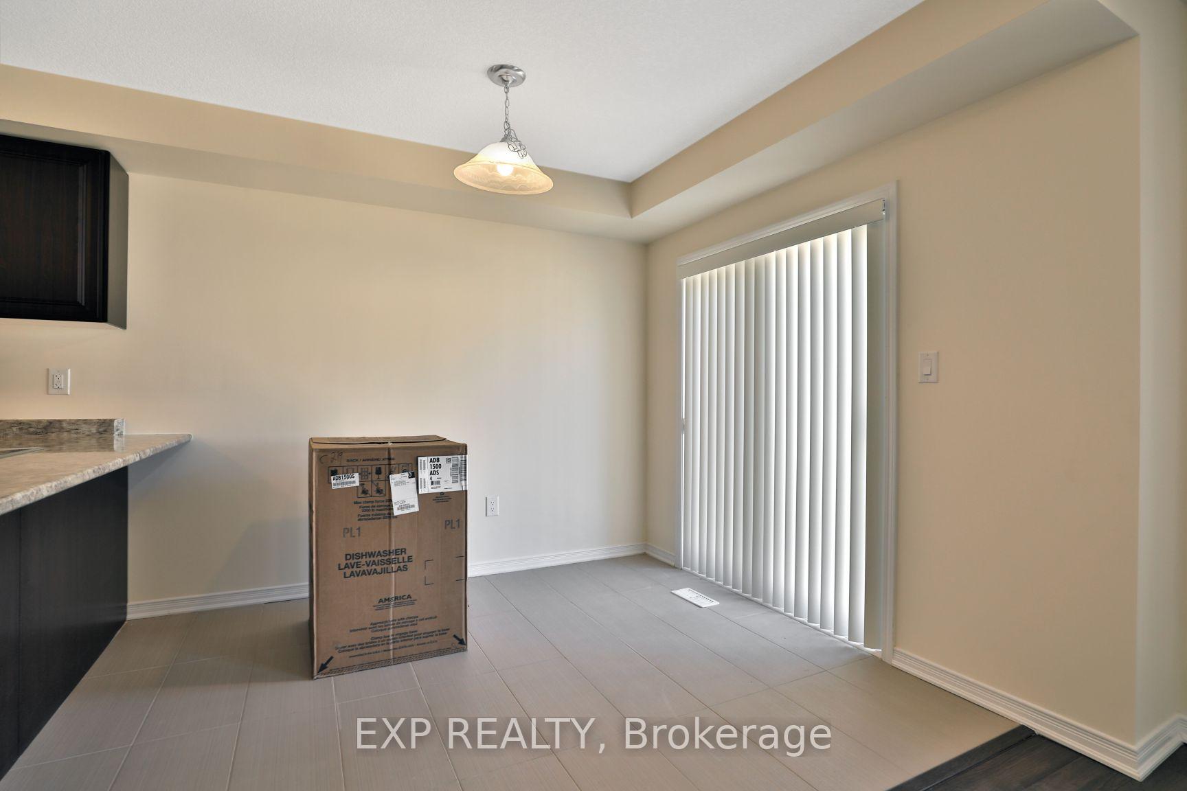 Photo 8 of 7 Pagebrook Crescent, Hamilton, Stoney Creek — HOMEH
