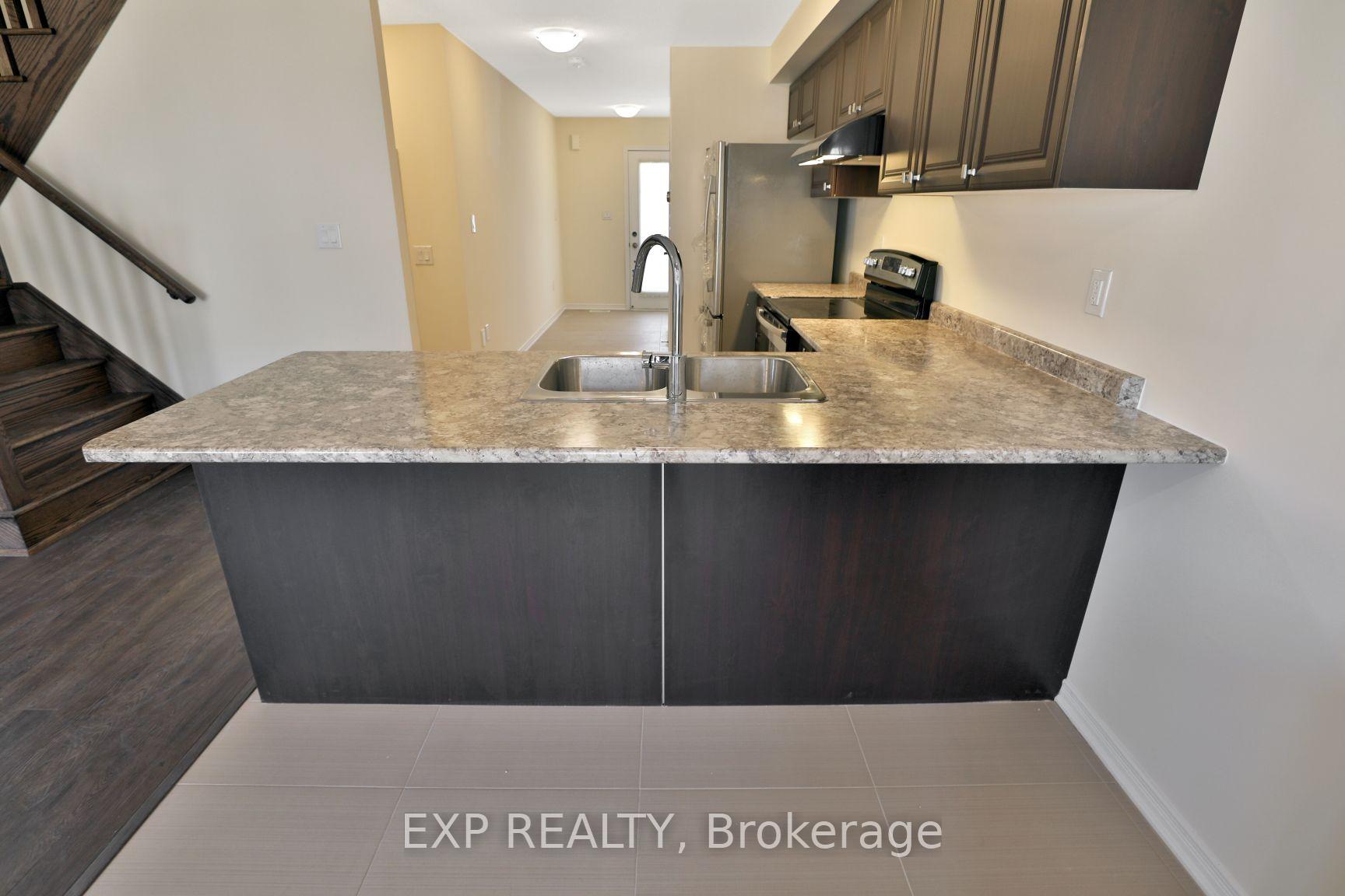 Photo 9 of 7 Pagebrook Crescent, Hamilton, Stoney Creek — HOMEH