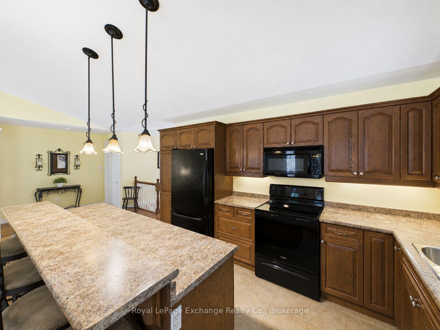 Photo 5 of 651 Pipers Court, Kincardine — HOMEH