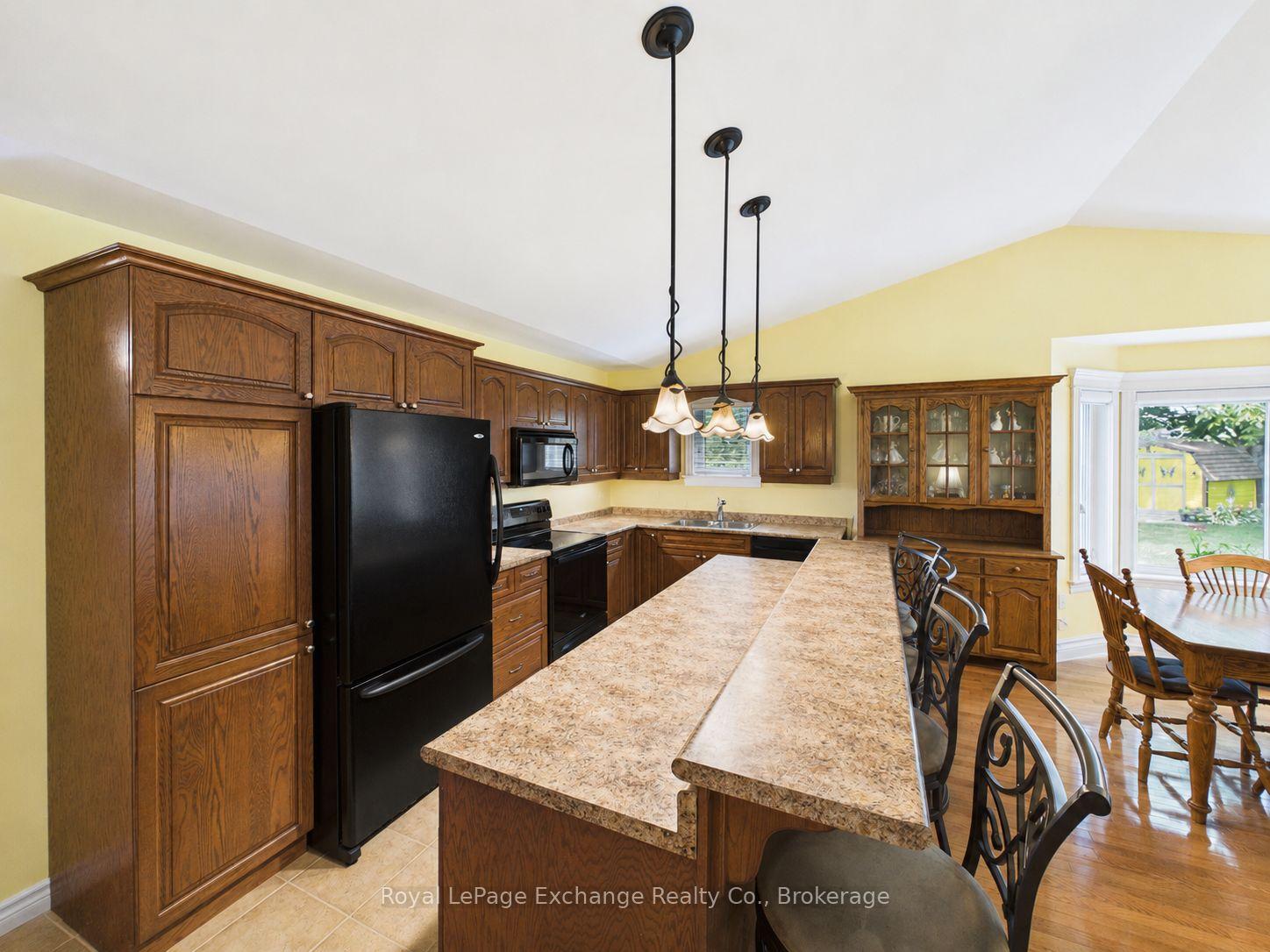 Photo 6 of 651 Pipers Court, Kincardine — HOMEH