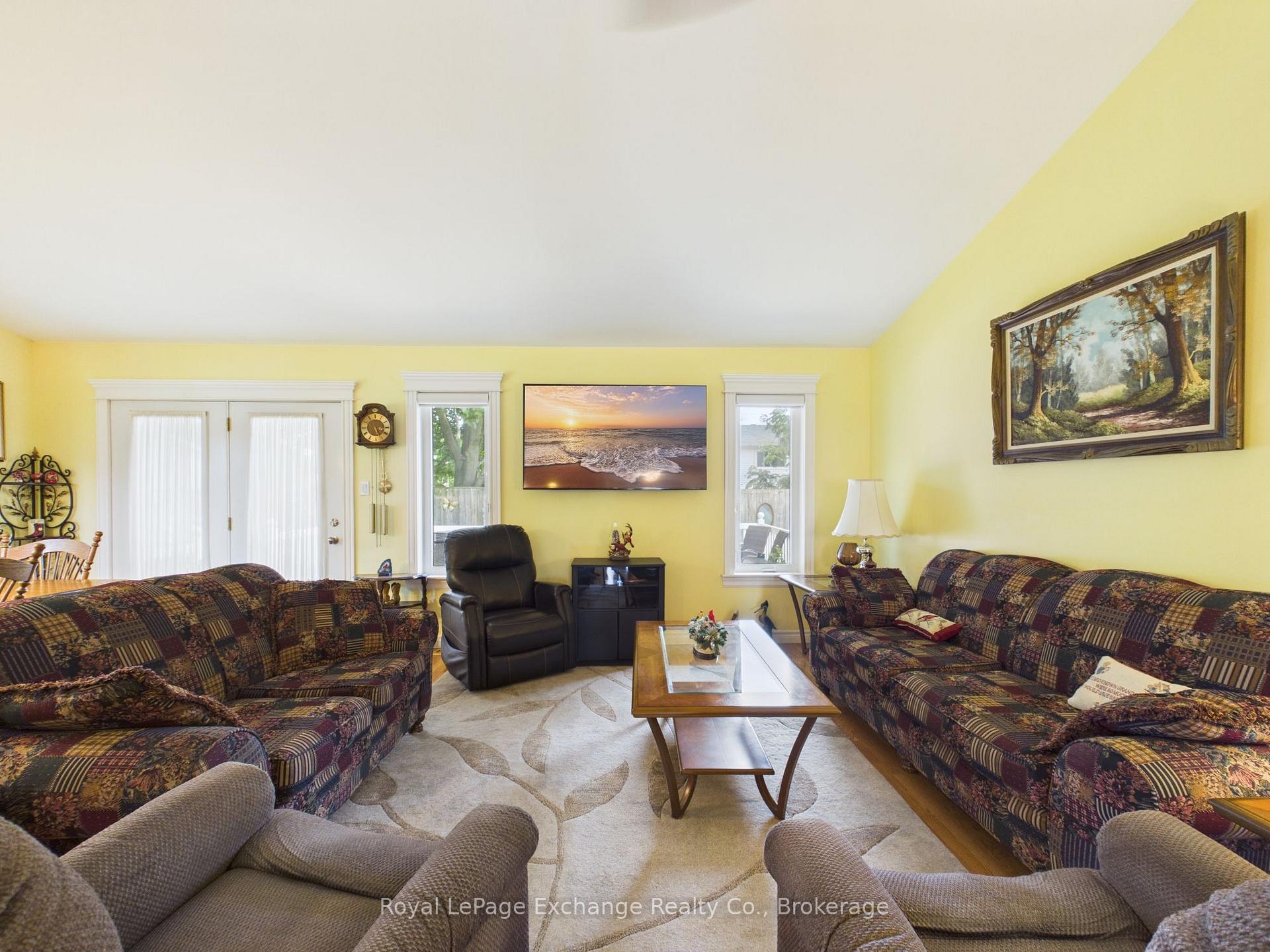 Photo 8 of 651 Pipers Court, Kincardine — HOMEH