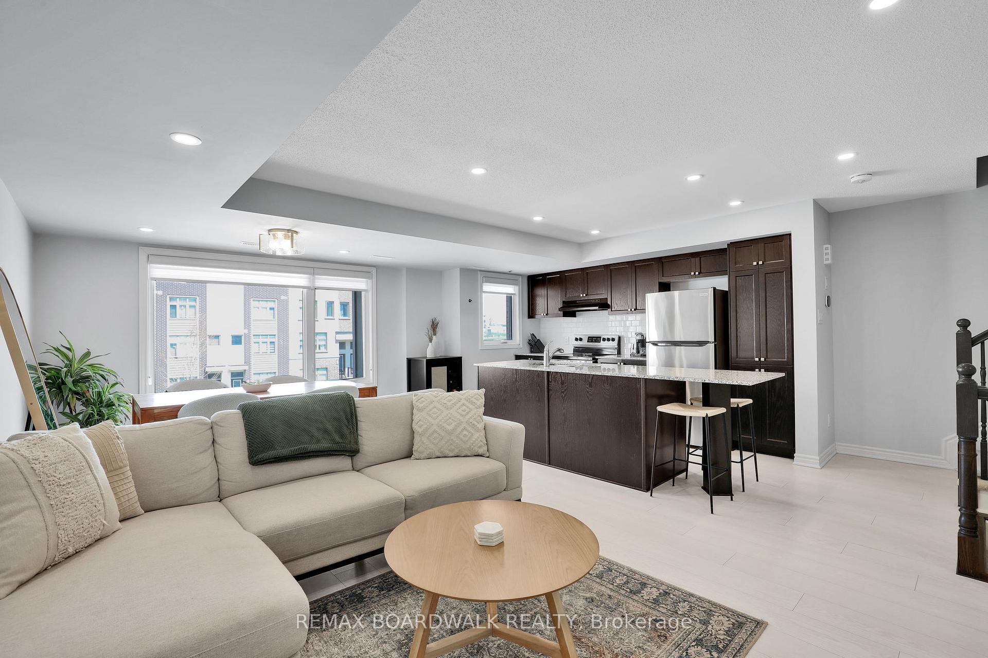 Photo 2 of 810 Mikinak Road, Ottawa, CFB Rockcliffe and Area — HOMEH
