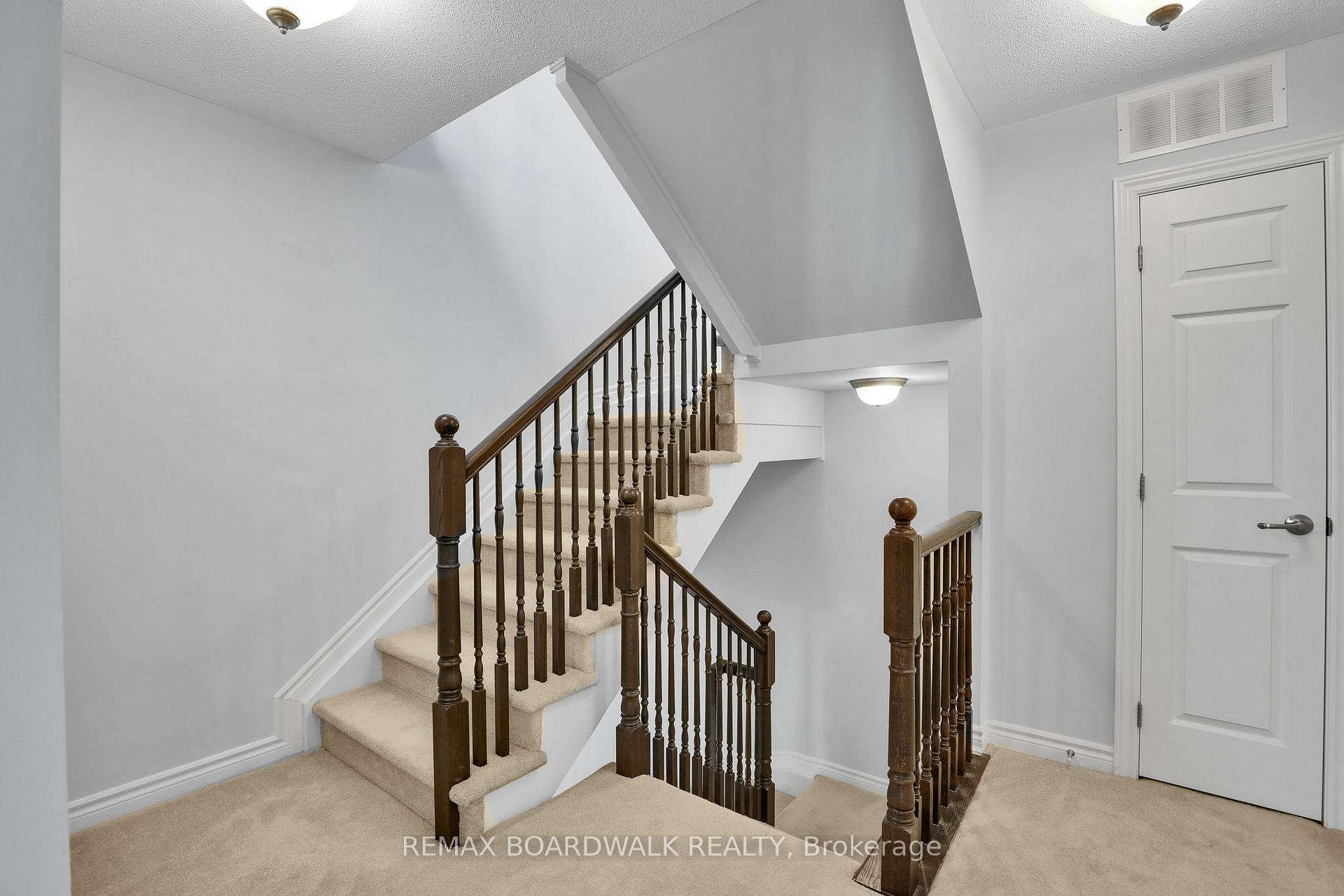 Photo 10 of 810 Mikinak Road, Ottawa, CFB Rockcliffe and Area — HOMEH