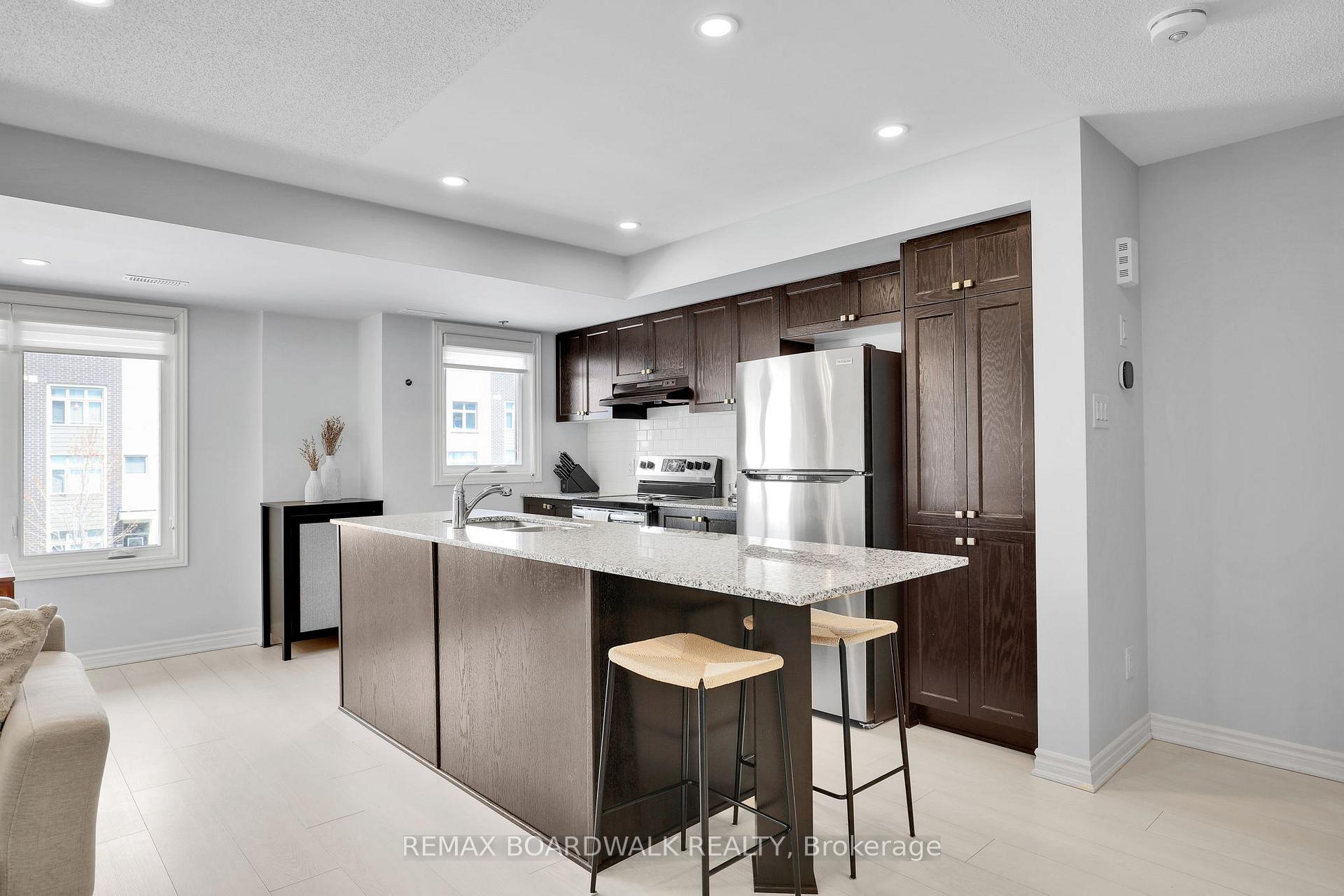 Photo 15 of 810 Mikinak Road, Ottawa, CFB Rockcliffe and Area — HOMEH