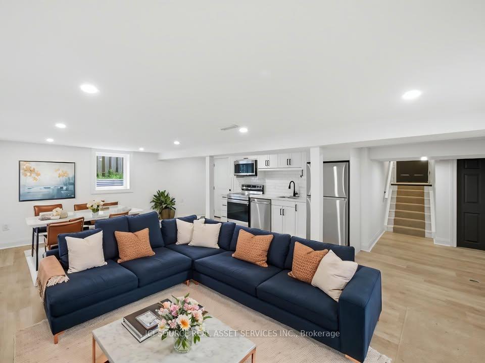 Photo 2 of Unit 1, 647 Limeridge Road E, Hamilton, Thorner — HOMEH