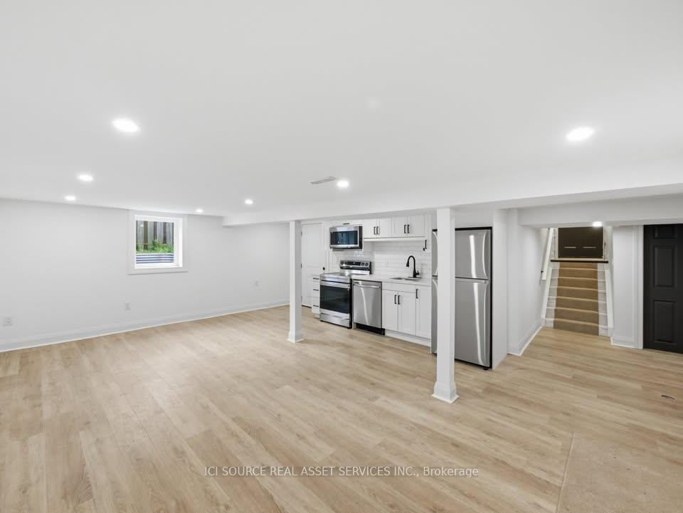 Photo 3 of Unit 1, 647 Limeridge Road E, Hamilton, Thorner — HOMEH