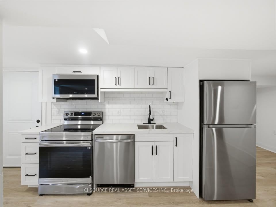 Photo 5 of Unit 1, 647 Limeridge Road E, Hamilton, Thorner — HOMEH