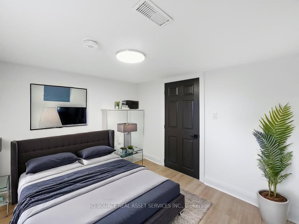 Photo 6 of Unit 1, 647 Limeridge Road E, Hamilton, Thorner — HOMEH