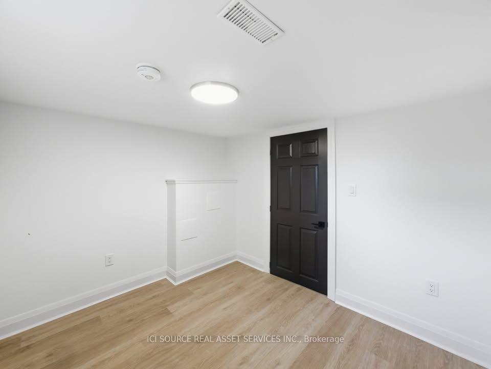 Photo 7 of Unit 1, 647 Limeridge Road E, Hamilton, Thorner — HOMEH