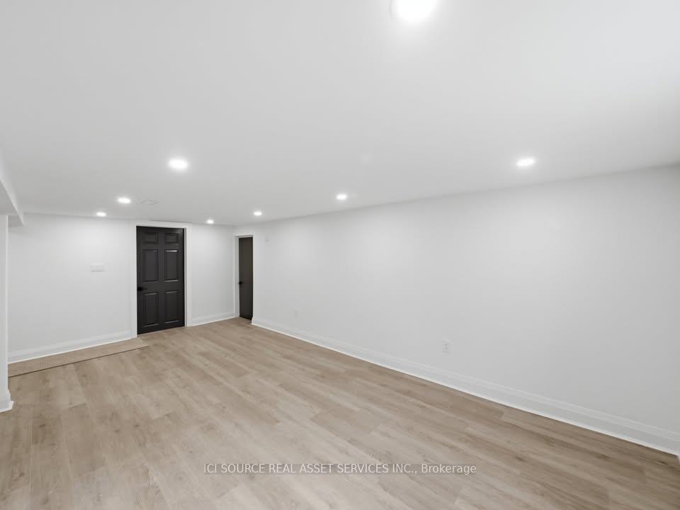 Photo 10 of Unit 1, 647 Limeridge Road E, Hamilton, Thorner — HOMEH