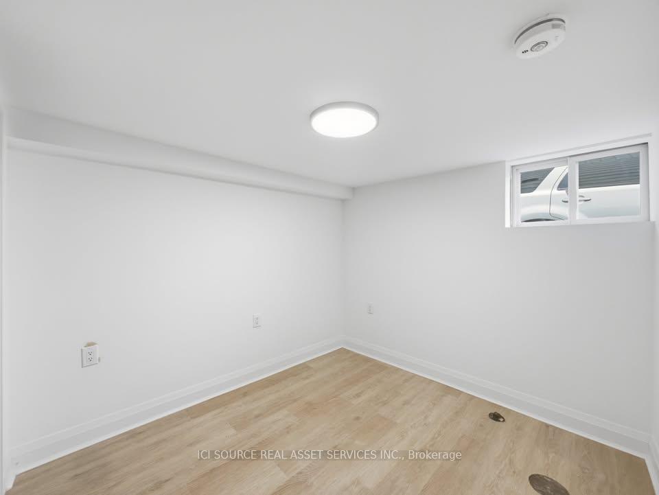 Photo 12 of Unit 1, 647 Limeridge Road E, Hamilton, Thorner — HOMEH