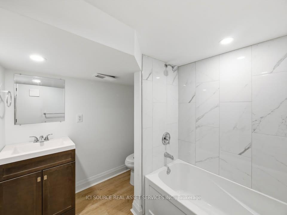 Photo 14 of Unit 1, 647 Limeridge Road E, Hamilton, Thorner — HOMEH
