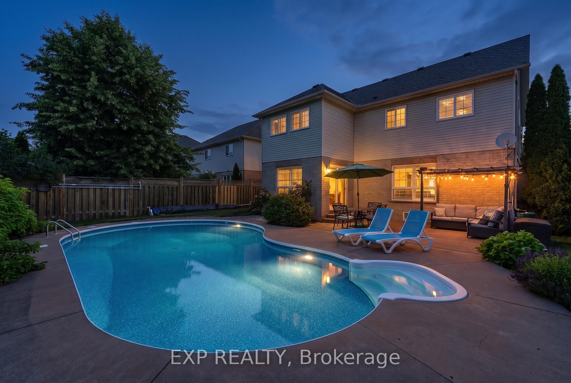 Photo 3 of 57 Goodman Crescent, St. Catharines, Rykert/Vansickle — HOMEH