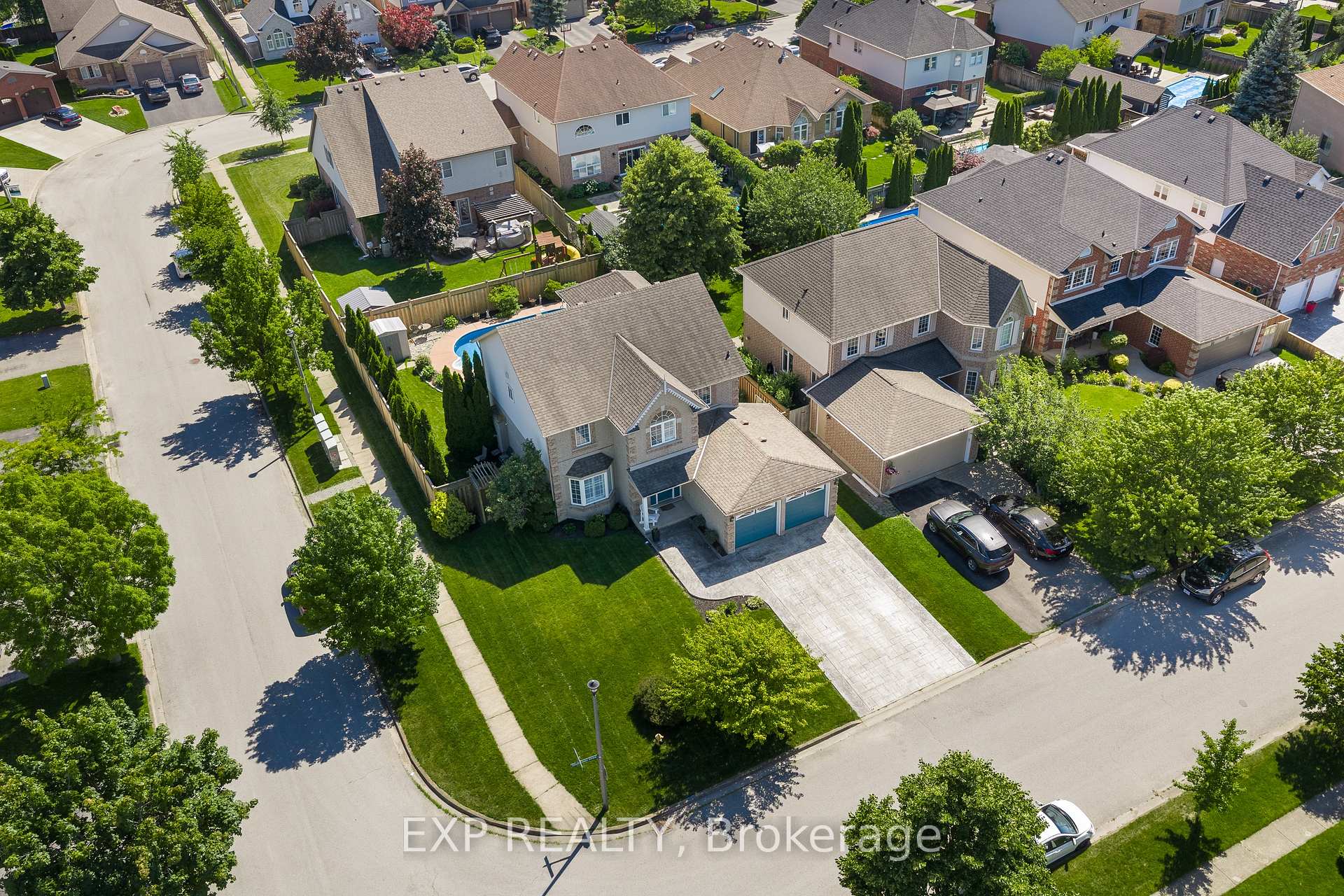 Photo 4 of 57 Goodman Crescent, St. Catharines, Rykert/Vansickle — HOMEH