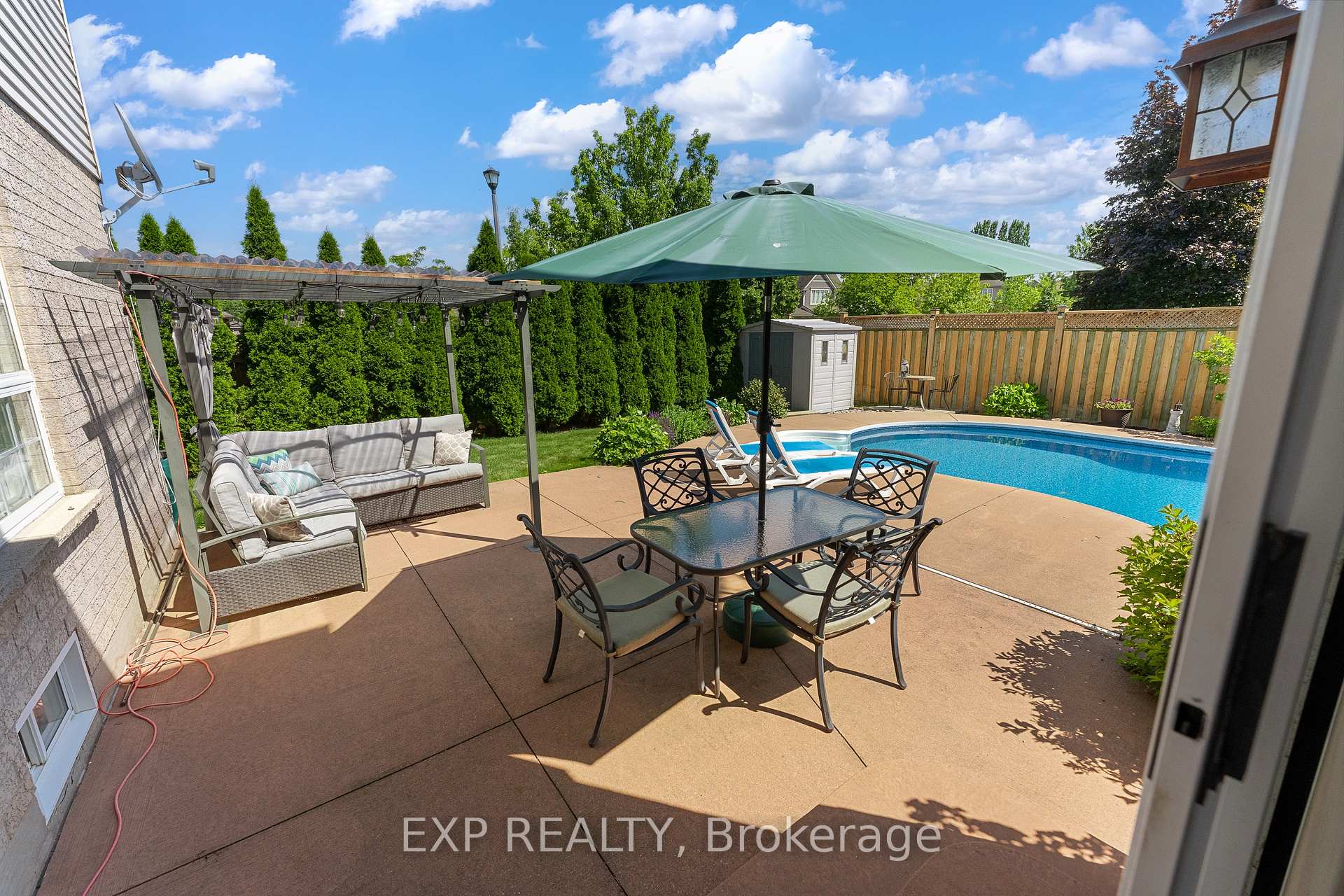 Photo 7 of 57 Goodman Crescent, St. Catharines, Rykert/Vansickle — HOMEH
