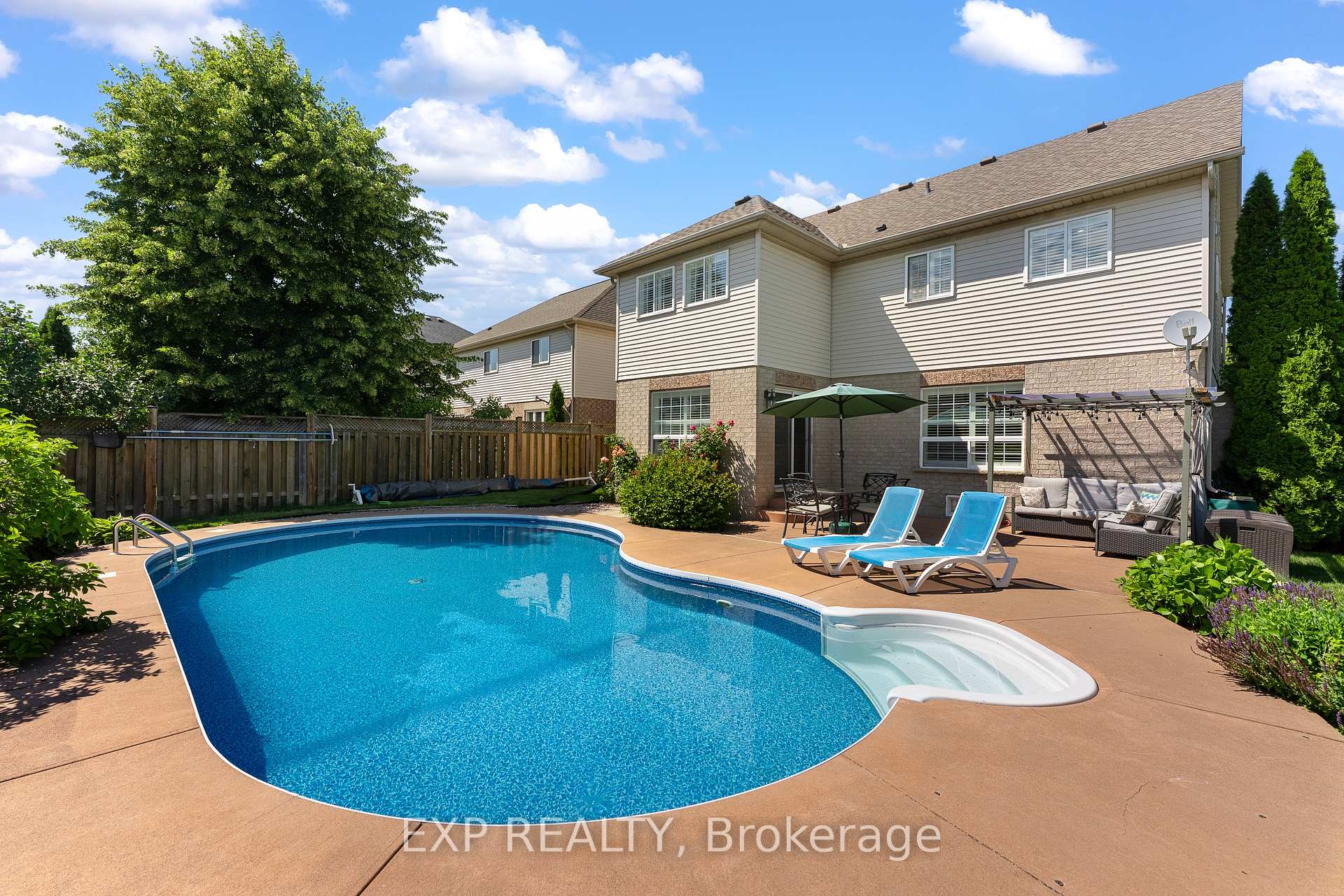 Photo 11 of 57 Goodman Crescent, St. Catharines, Rykert/Vansickle — HOMEH