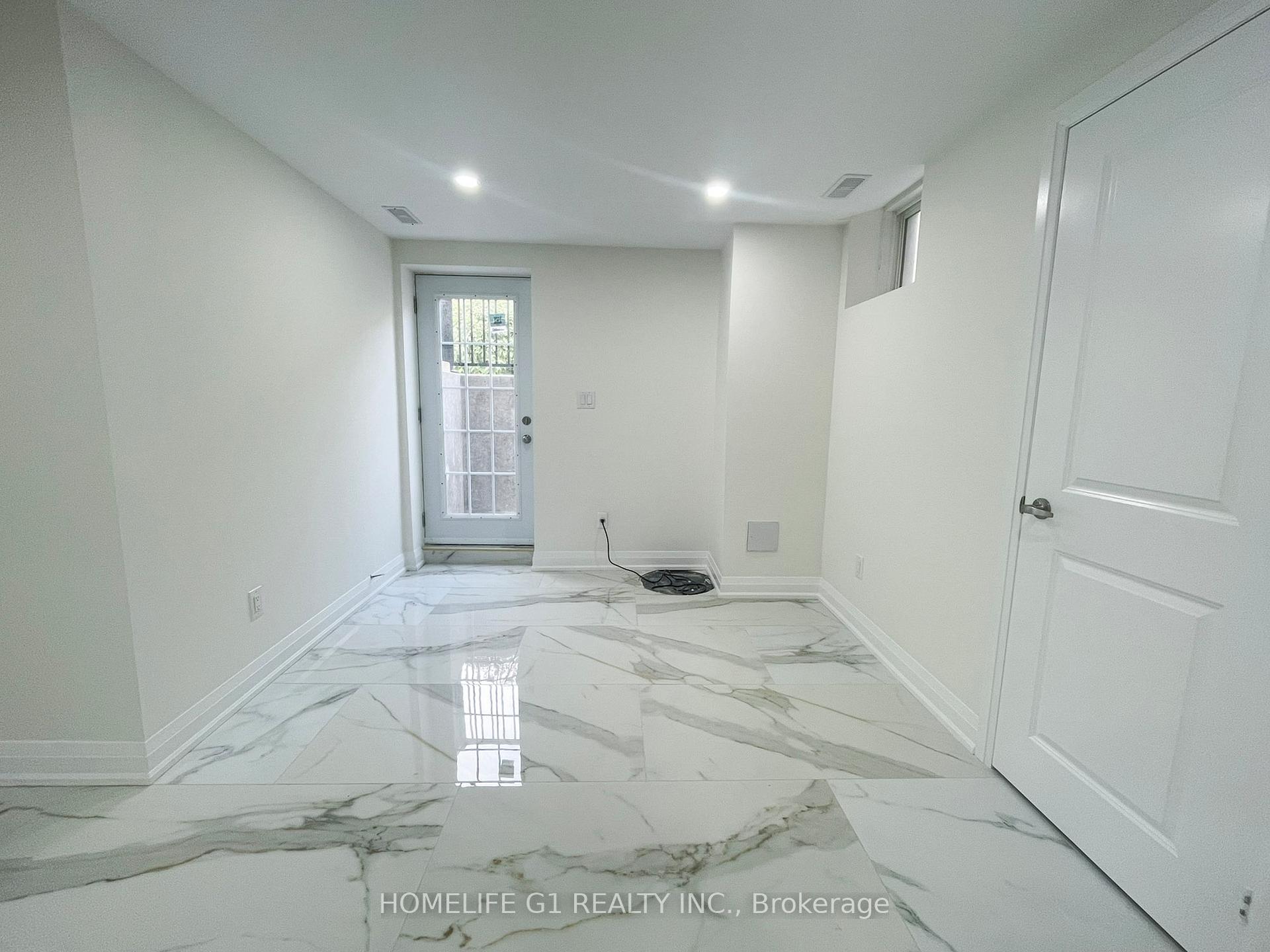 Photo 5 of 65 Lola Crescent, Brampton, Northwest Brampton — HOMEH