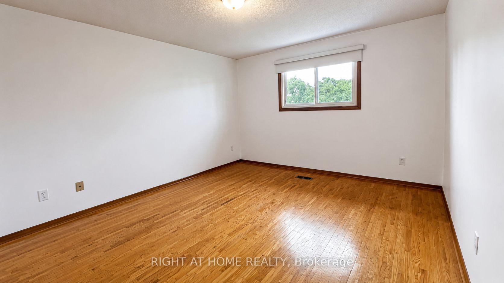 Photo 10 of Unit UPPER, 39 Lisgar Court, Hamilton, Lisgar — HOMEH