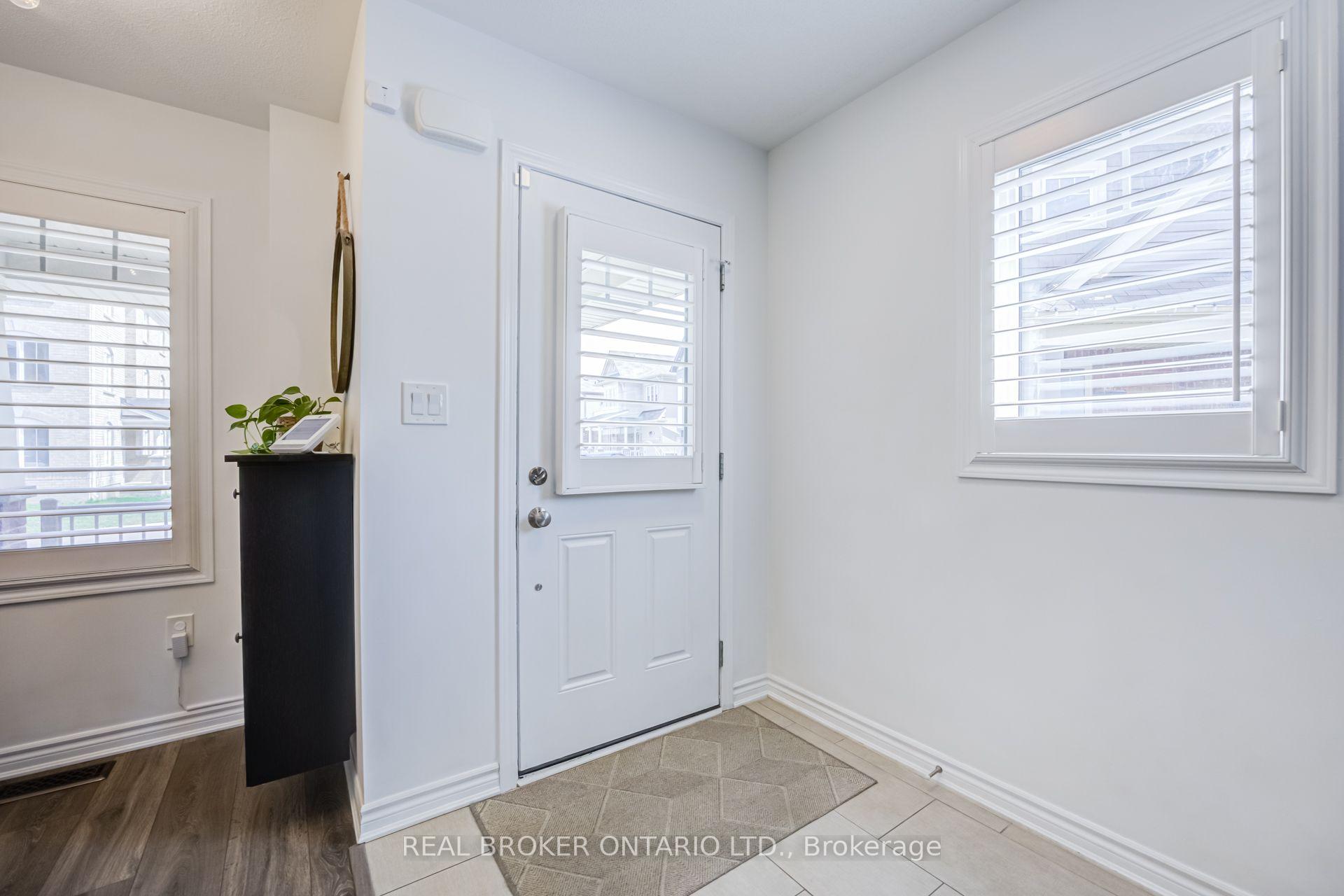 Photo 3 of 1178 Duignan Crescent, Milton, Ford — HOMEH