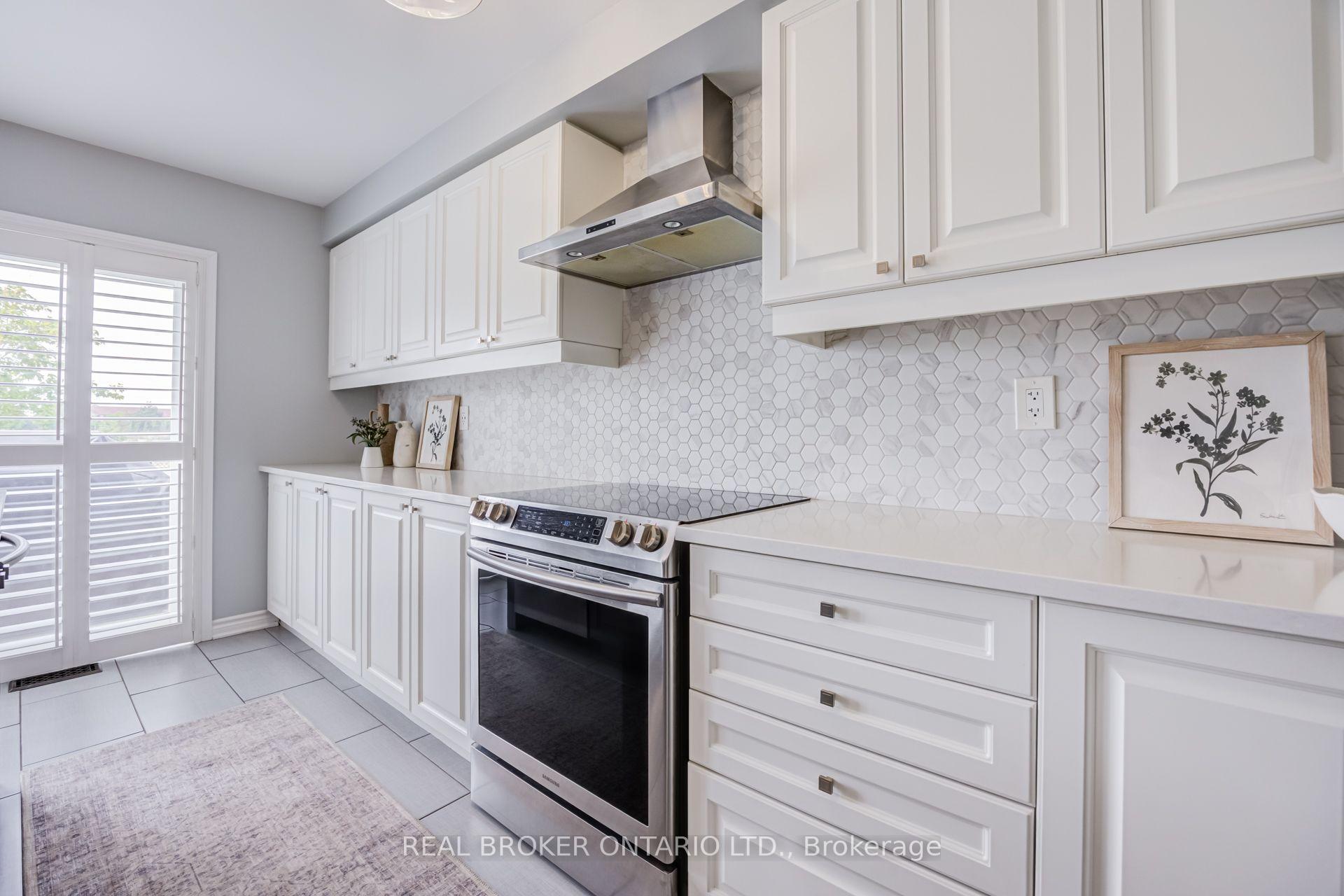 Photo 15 of 1178 Duignan Crescent, Milton, Ford — HOMEH
