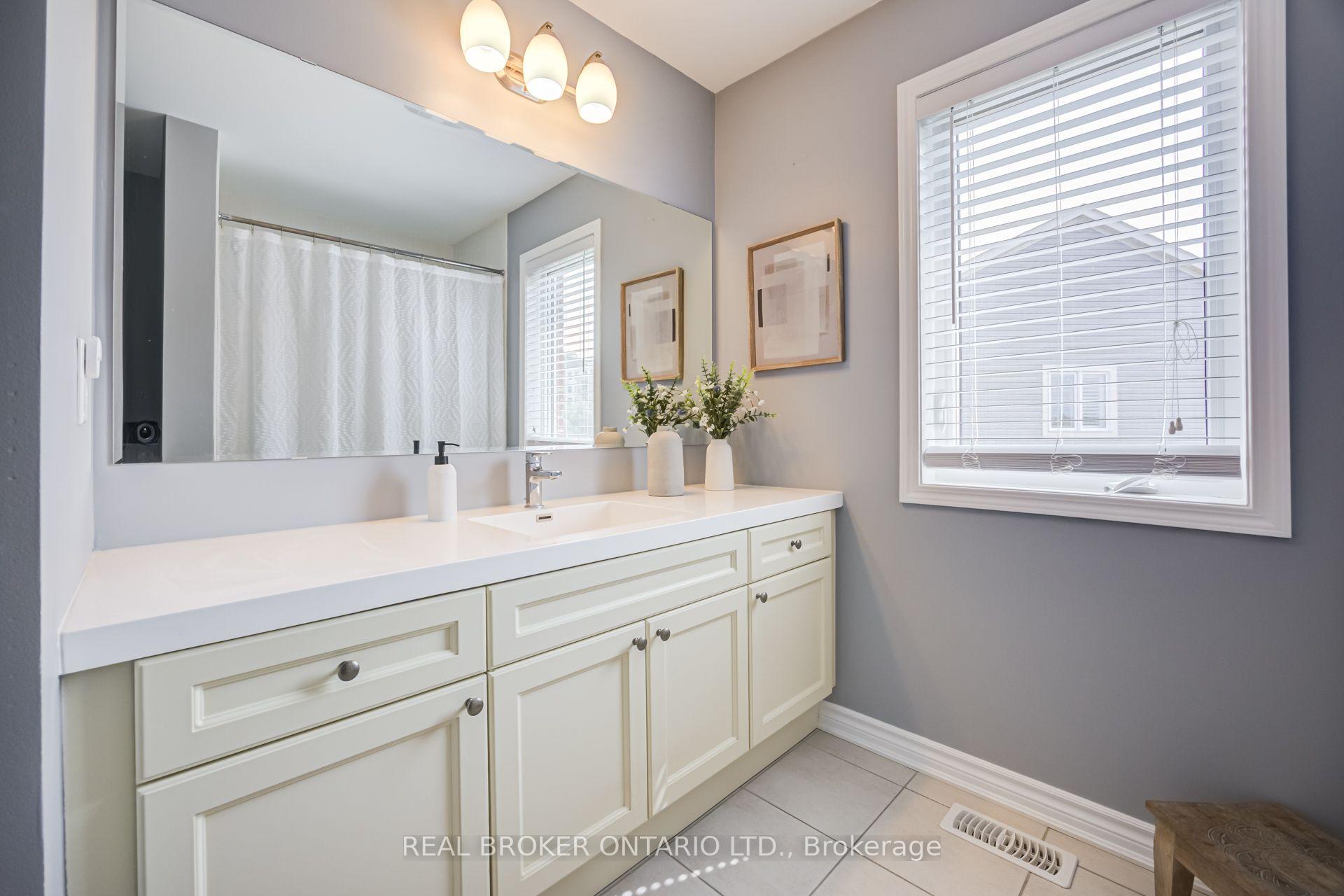 Photo 24 of 1178 Duignan Crescent, Milton, Ford — HOMEH