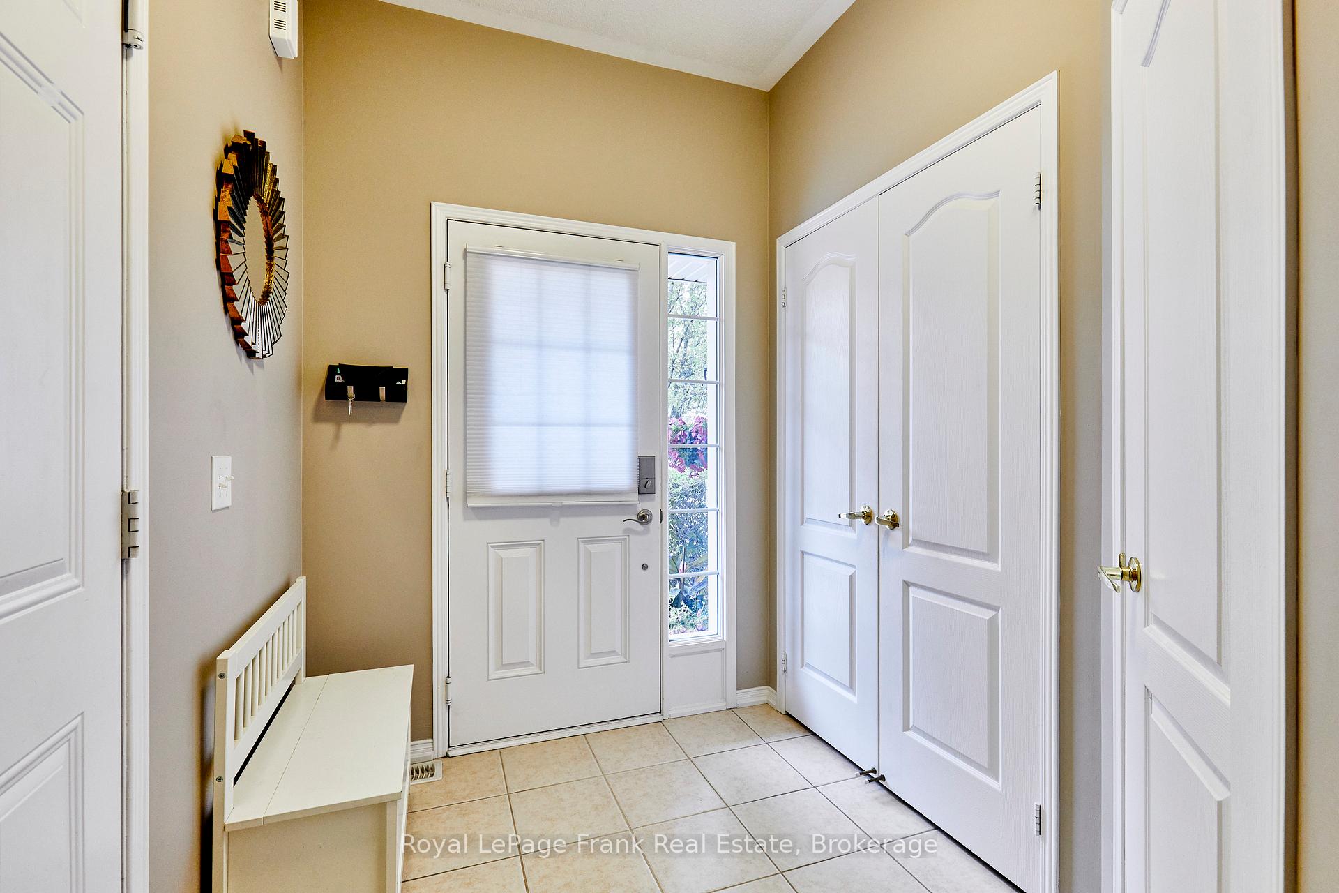 Photo 5 of 10 Lander Crescent, Clarington, Bowmanville — HOMEH