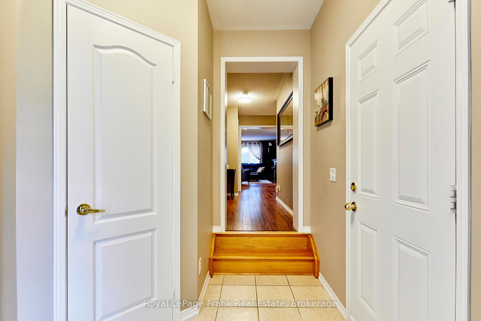 Photo 6 of 10 Lander Crescent, Clarington, Bowmanville — HOMEH