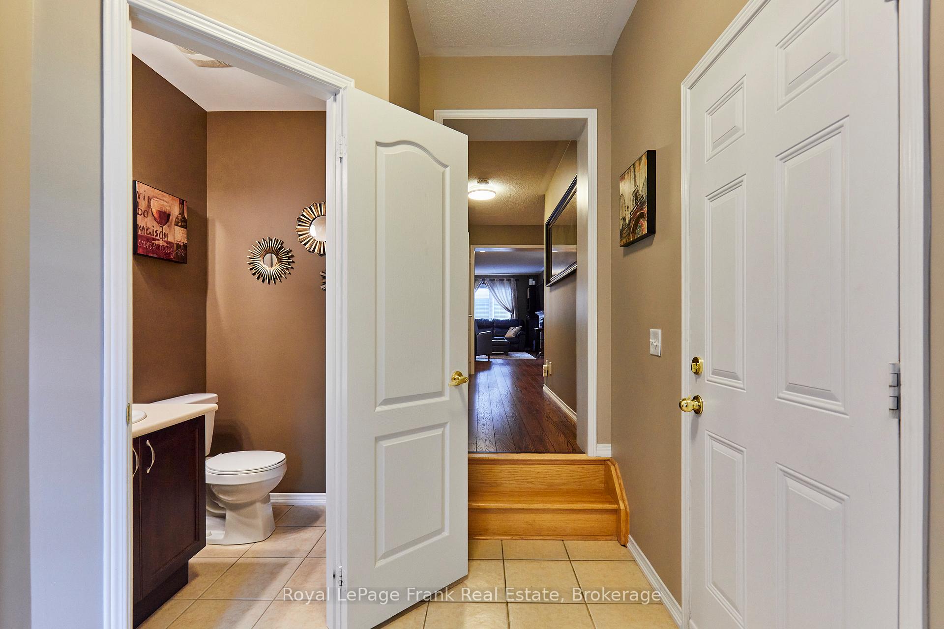 Photo 7 of 10 Lander Crescent, Clarington, Bowmanville — HOMEH