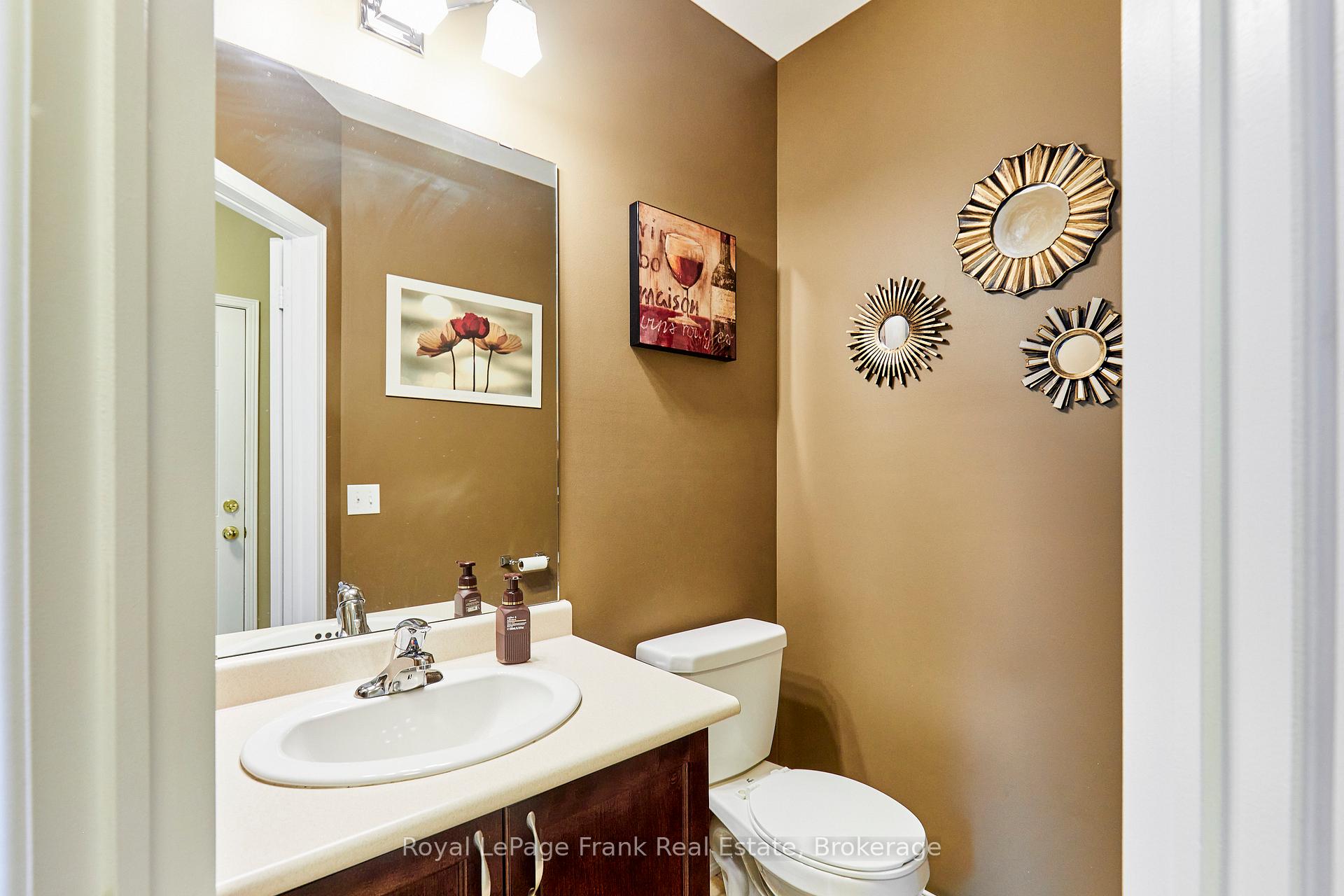 Photo 8 of 10 Lander Crescent, Clarington, Bowmanville — HOMEH