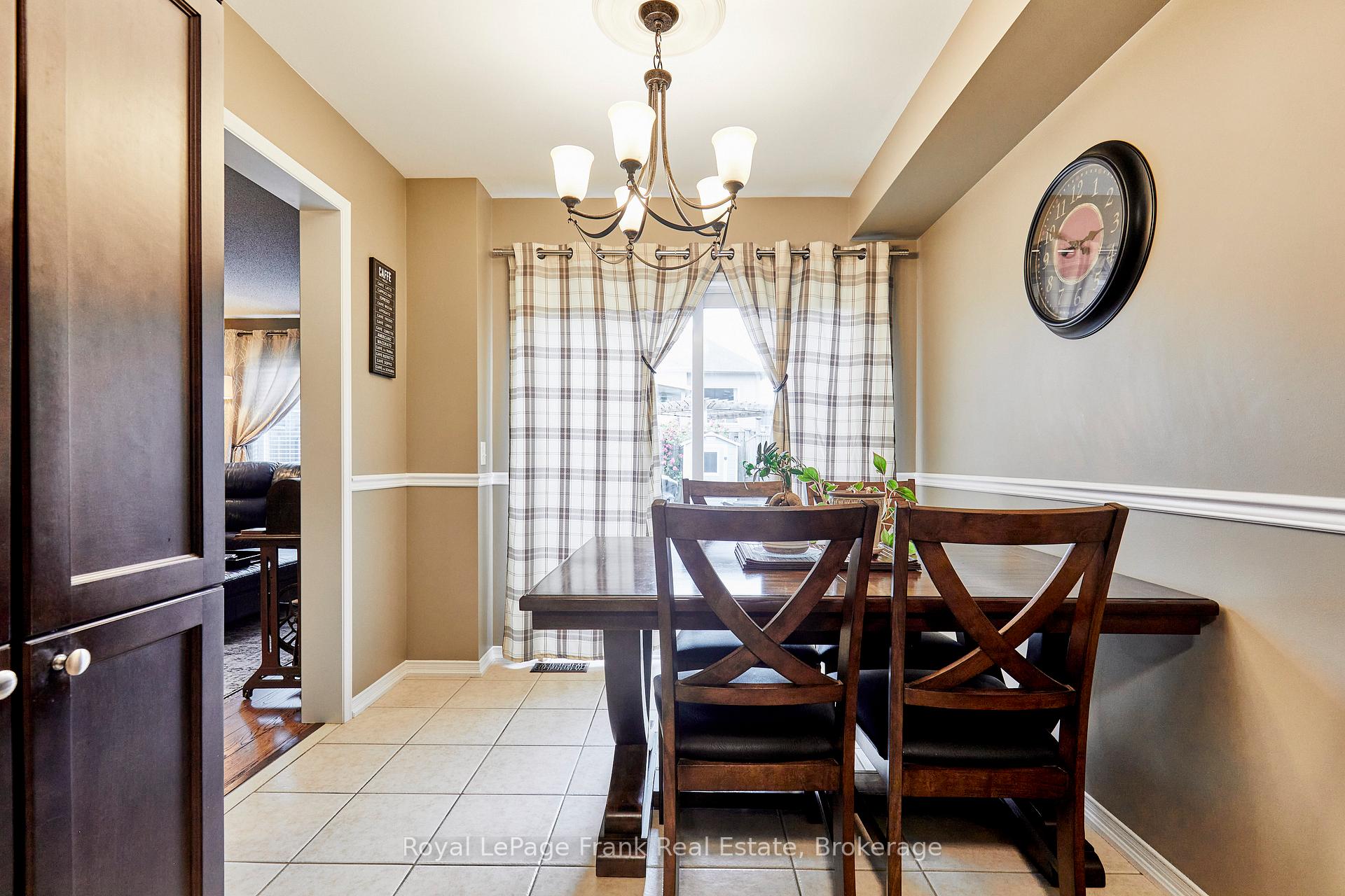 Photo 16 of 10 Lander Crescent, Clarington, Bowmanville — HOMEH