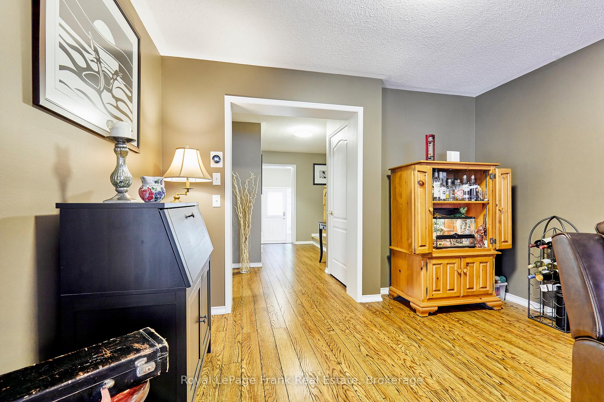 Photo 17 of 10 Lander Crescent, Clarington, Bowmanville — HOMEH