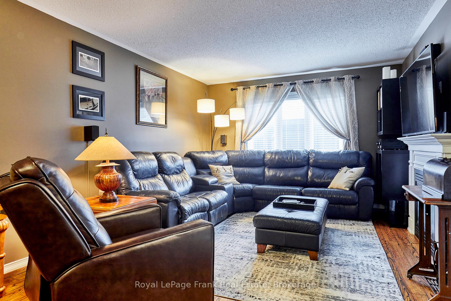 Photo 18 of 10 Lander Crescent, Clarington, Bowmanville — HOMEH