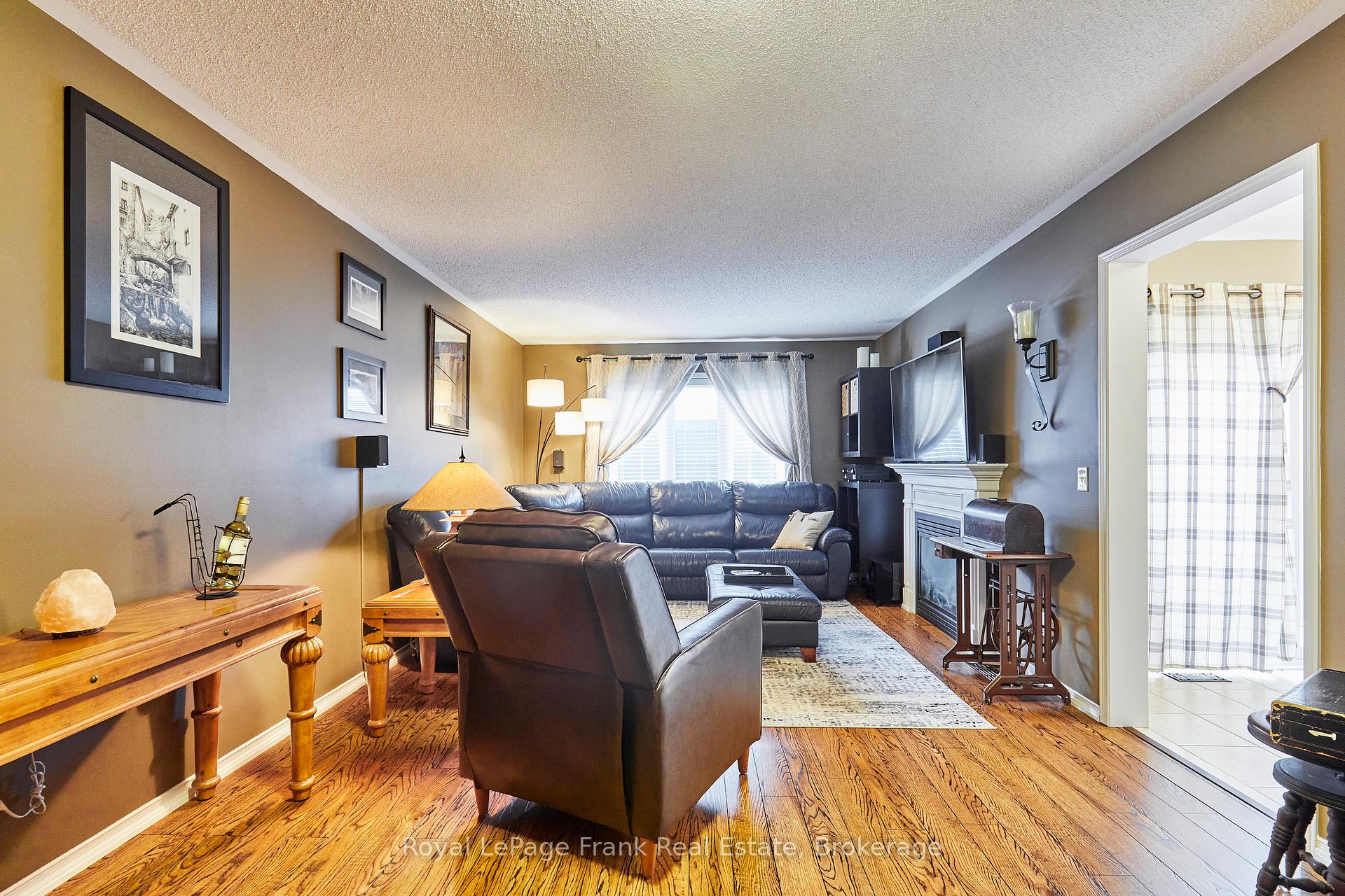 Photo 19 of 10 Lander Crescent, Clarington, Bowmanville — HOMEH