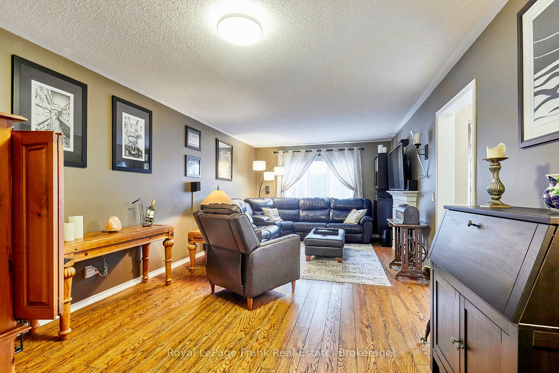 Photo 20 of 10 Lander Crescent, Clarington, Bowmanville — HOMEH