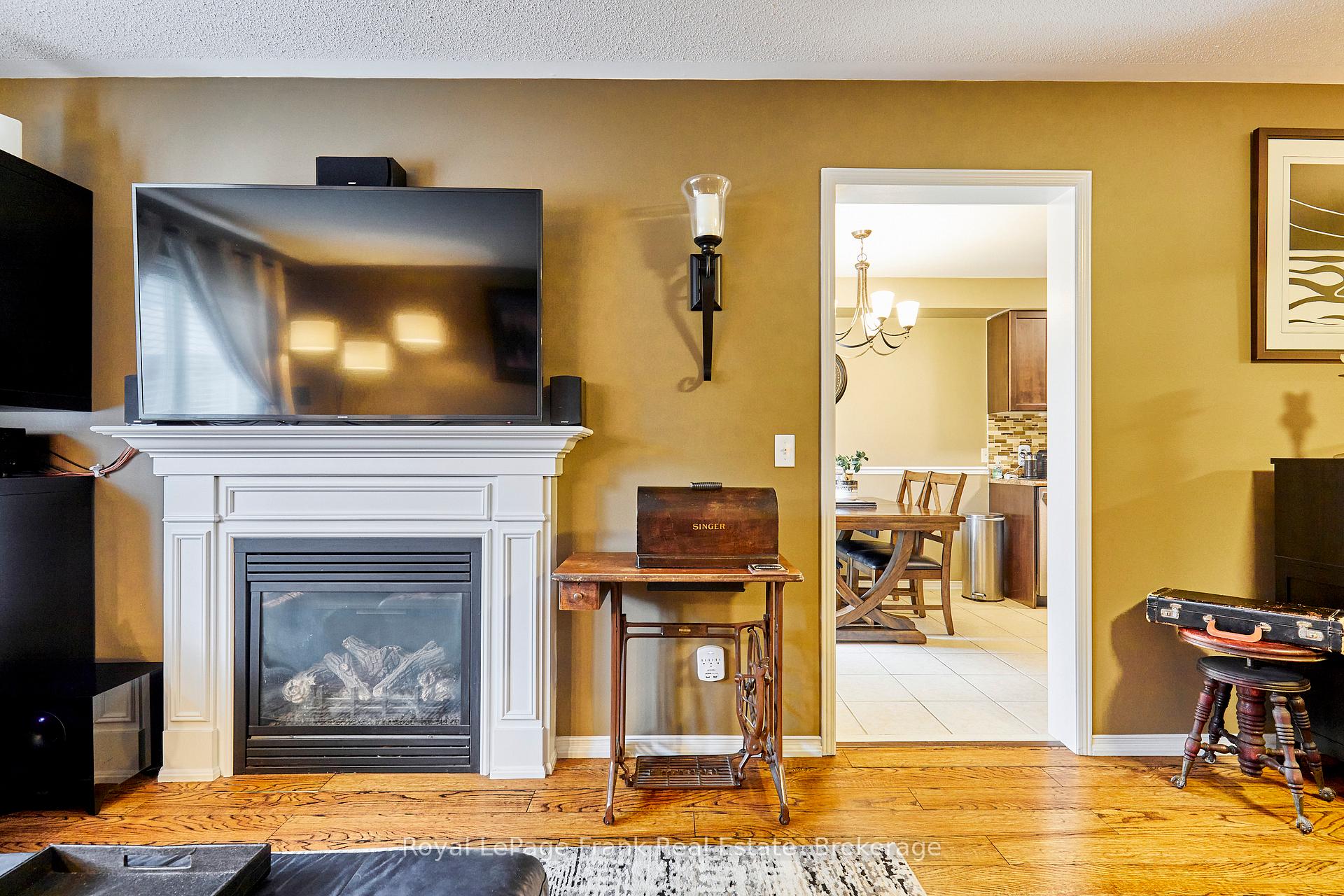 Photo 21 of 10 Lander Crescent, Clarington, Bowmanville — HOMEH