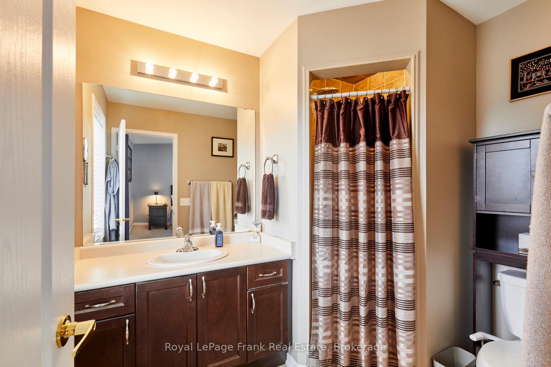 Photo 26 of 10 Lander Crescent, Clarington, Bowmanville — HOMEH