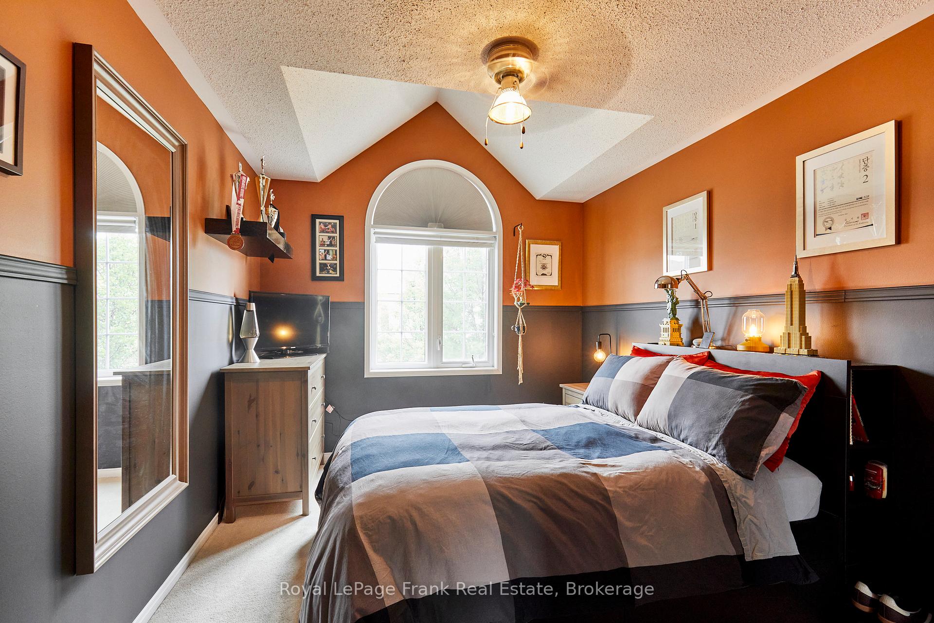 Photo 28 of 10 Lander Crescent, Clarington, Bowmanville — HOMEH