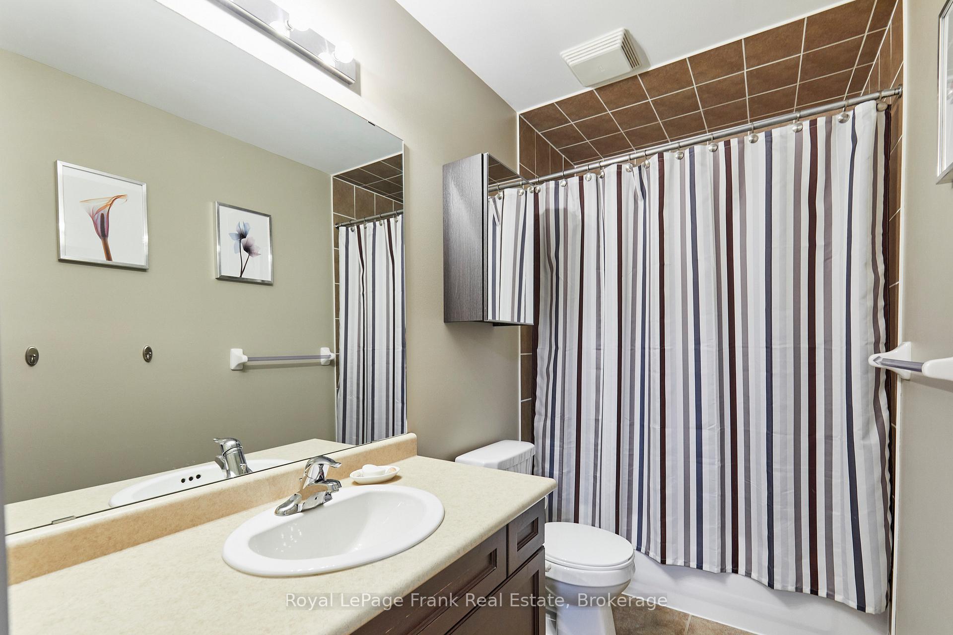 Photo 32 of 10 Lander Crescent, Clarington, Bowmanville — HOMEH