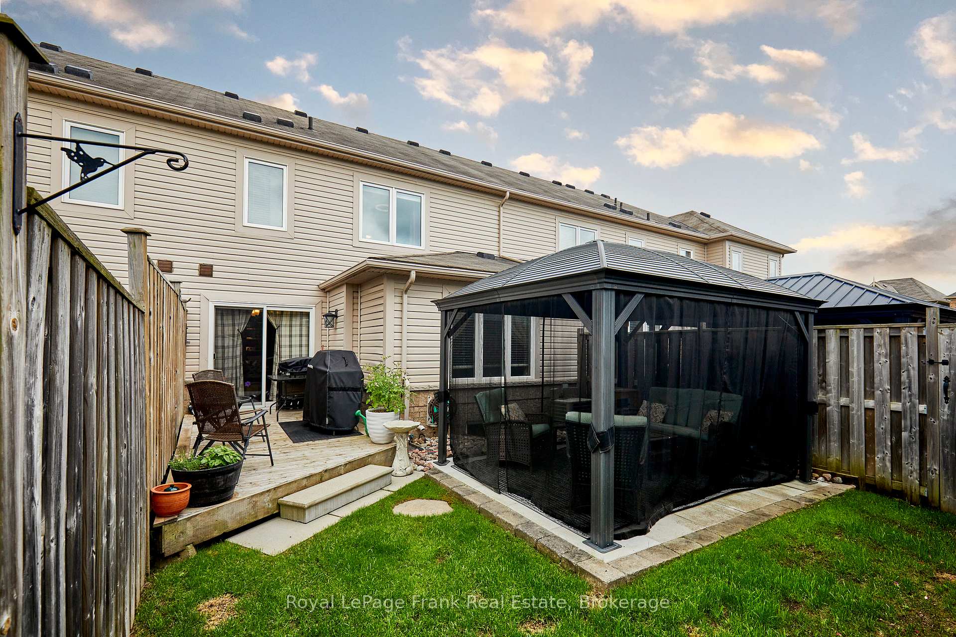 Photo 34 of 10 Lander Crescent, Clarington, Bowmanville — HOMEH