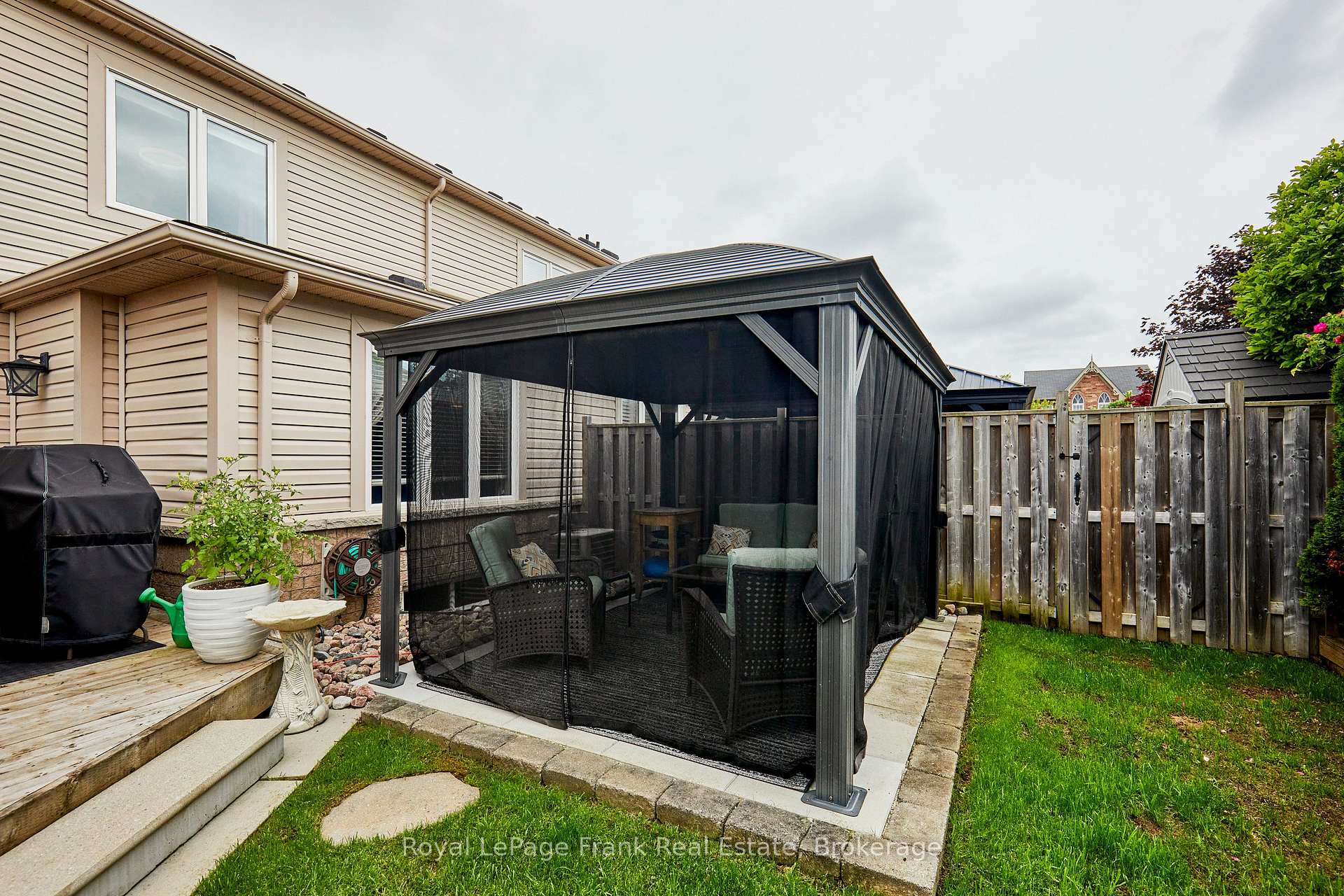 Photo 37 of 10 Lander Crescent, Clarington, Bowmanville — HOMEH