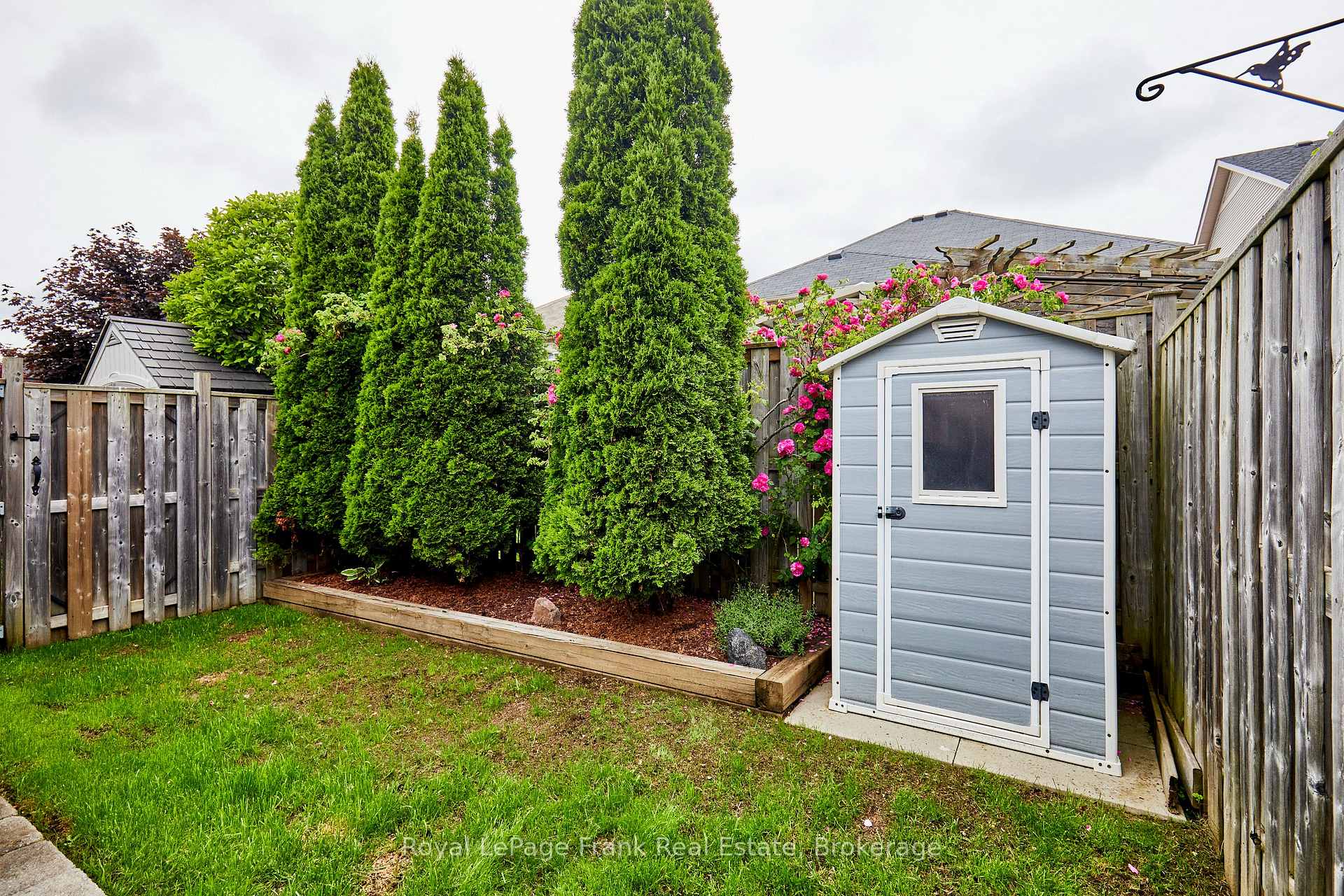 Photo 38 of 10 Lander Crescent, Clarington, Bowmanville — HOMEH