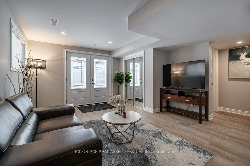 Photo 2 of Unit B, 509 Clayton Avenue, Peterborough, Monaghan Ward 2 — HOMEH