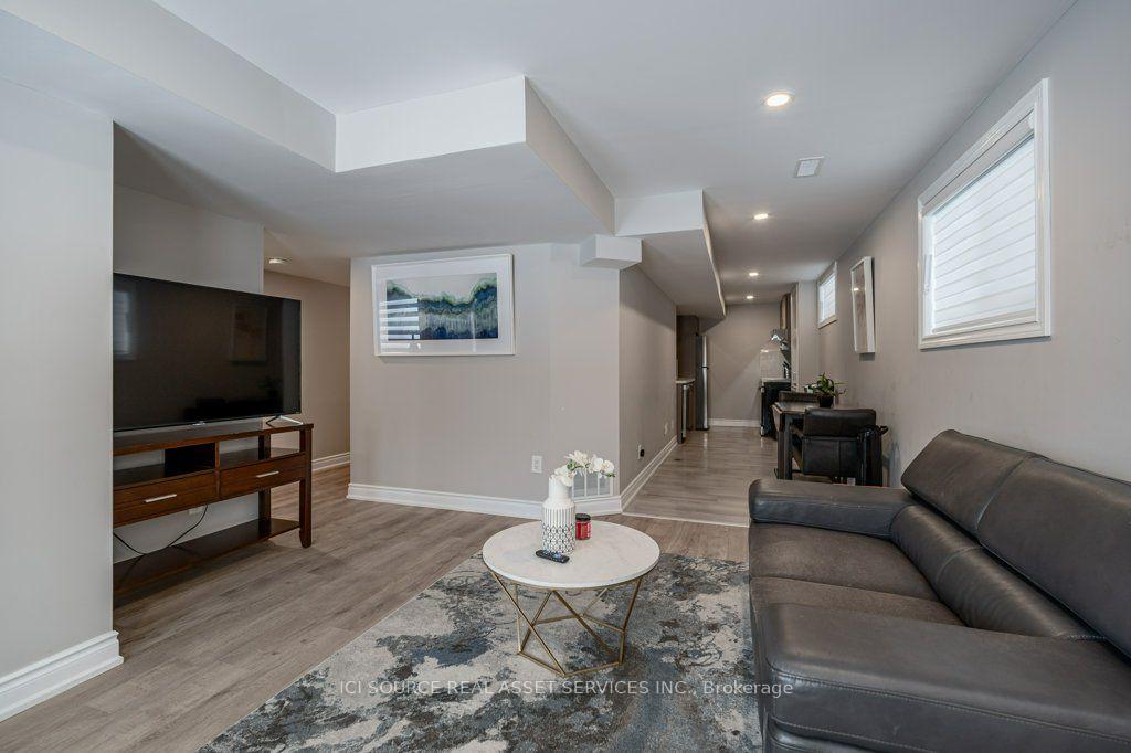 Photo 3 of Unit B, 509 Clayton Avenue, Peterborough, Monaghan Ward 2 — HOMEH
