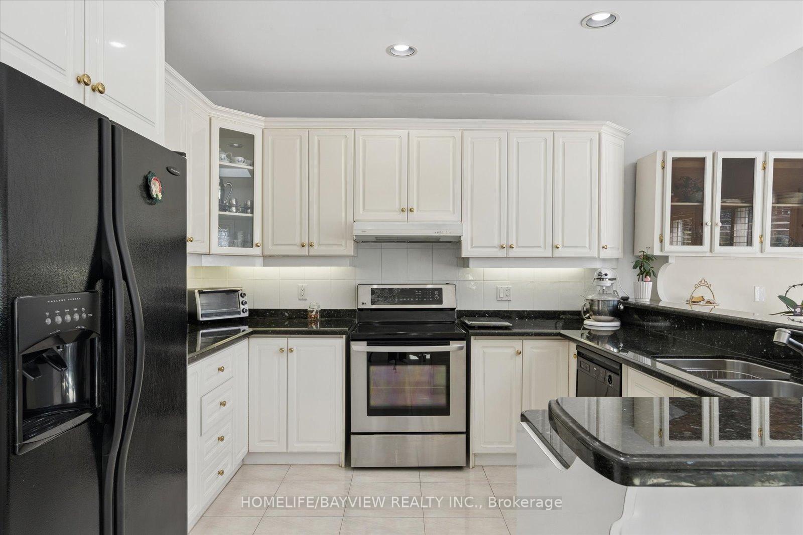 Photo 16 of 11 Sorrento Drive, Richmond Hill, North Richvale — HOMEH