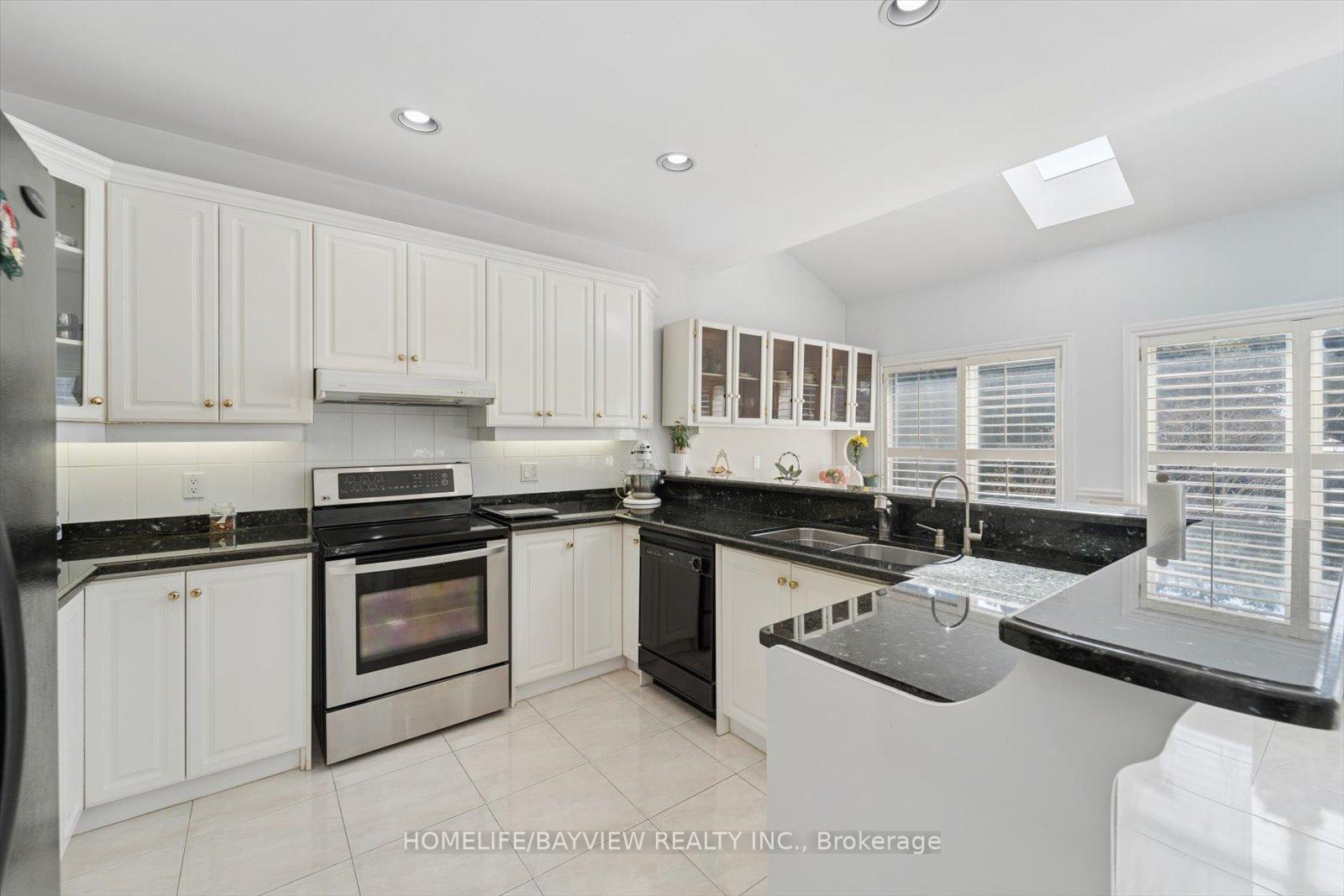 Photo 17 of 11 Sorrento Drive, Richmond Hill, North Richvale — HOMEH