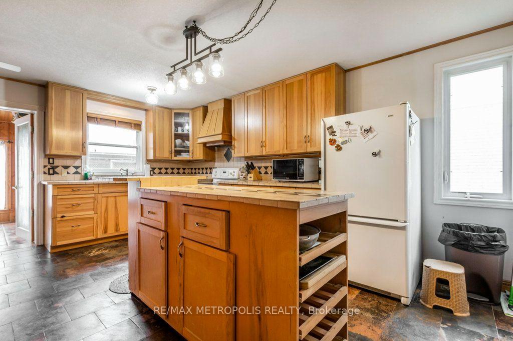 Photo 7 of 269 Burnett Avenue, Cambridge, Sheldon-Conestoga — HOMEH