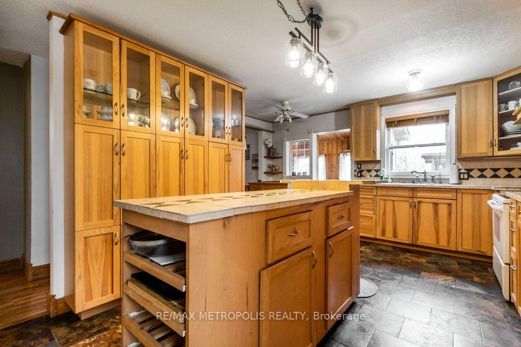 Photo 8 of 269 Burnett Avenue, Cambridge, Sheldon-Conestoga — HOMEH