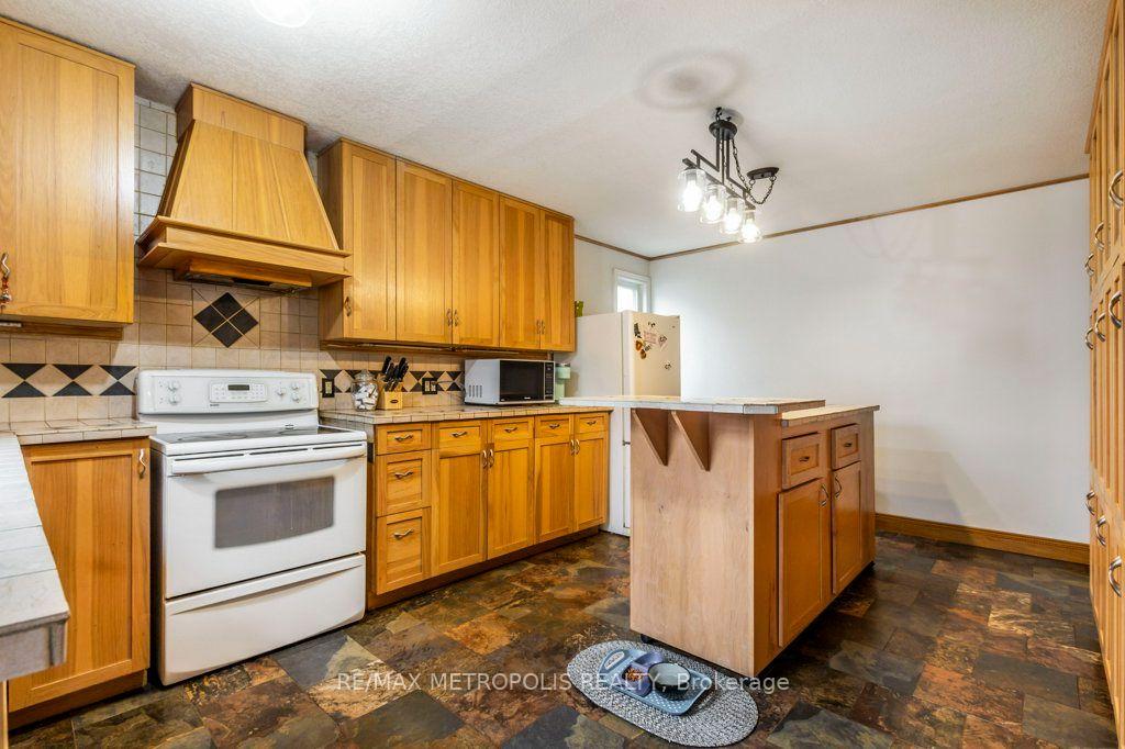 Photo 10 of 269 Burnett Avenue, Cambridge, Sheldon-Conestoga — HOMEH